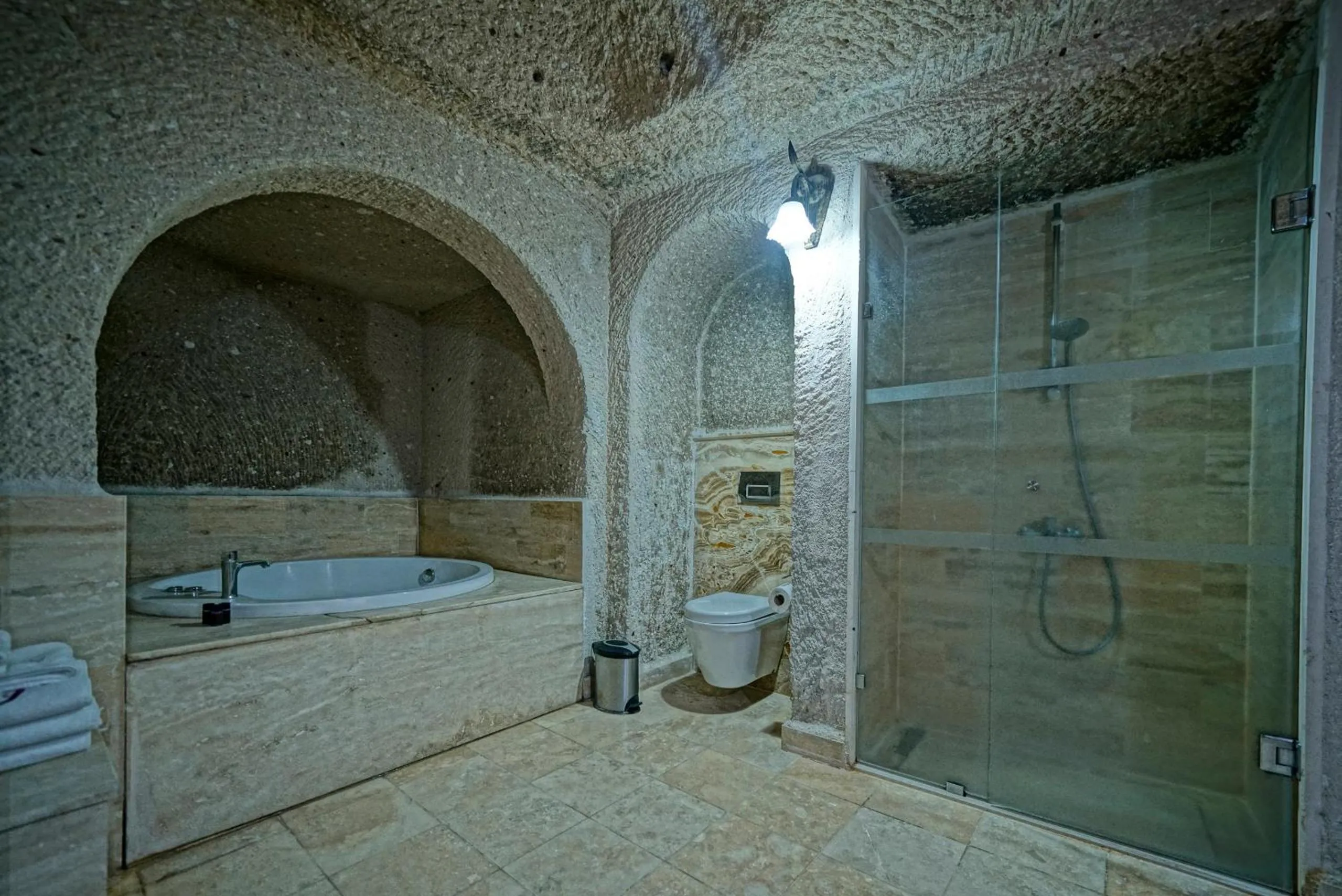 Shower in Holiday Cave Hotel