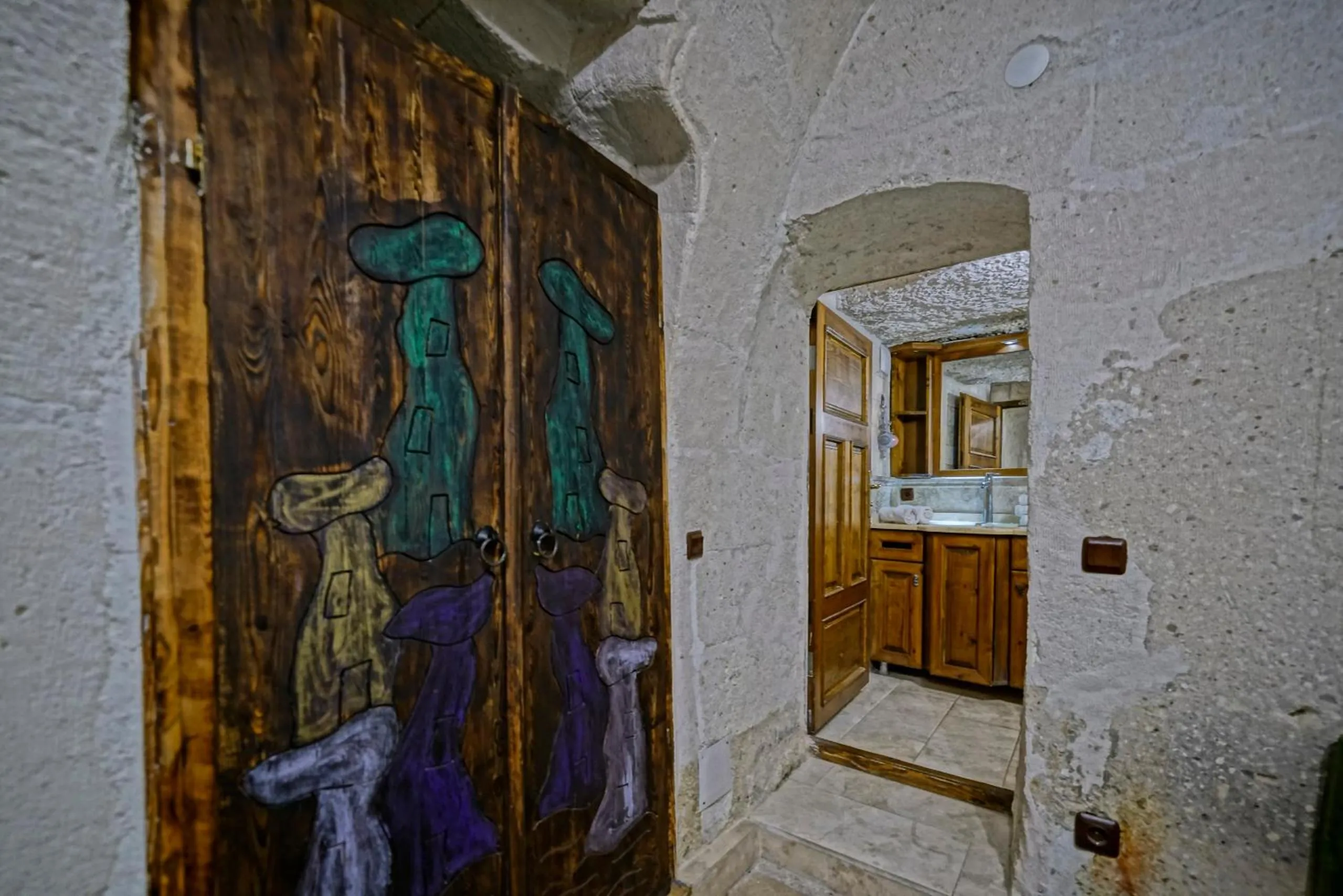 microwave in Holiday Cave Hotel