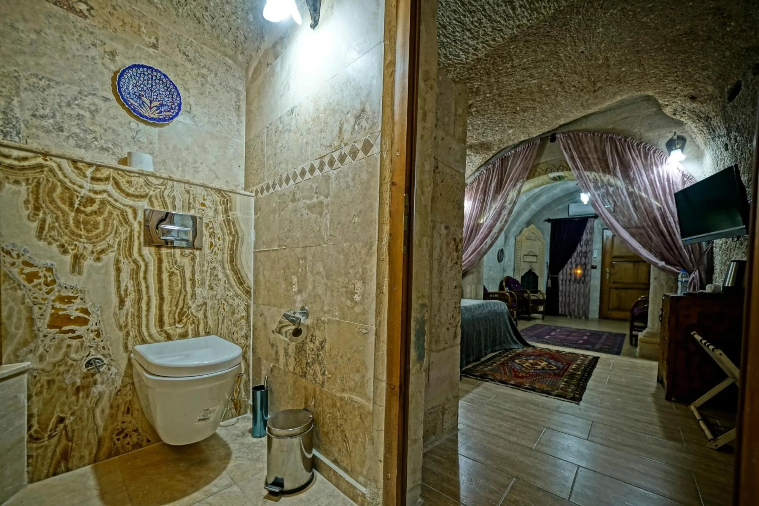 Bathroom in Holiday Cave Hotel
