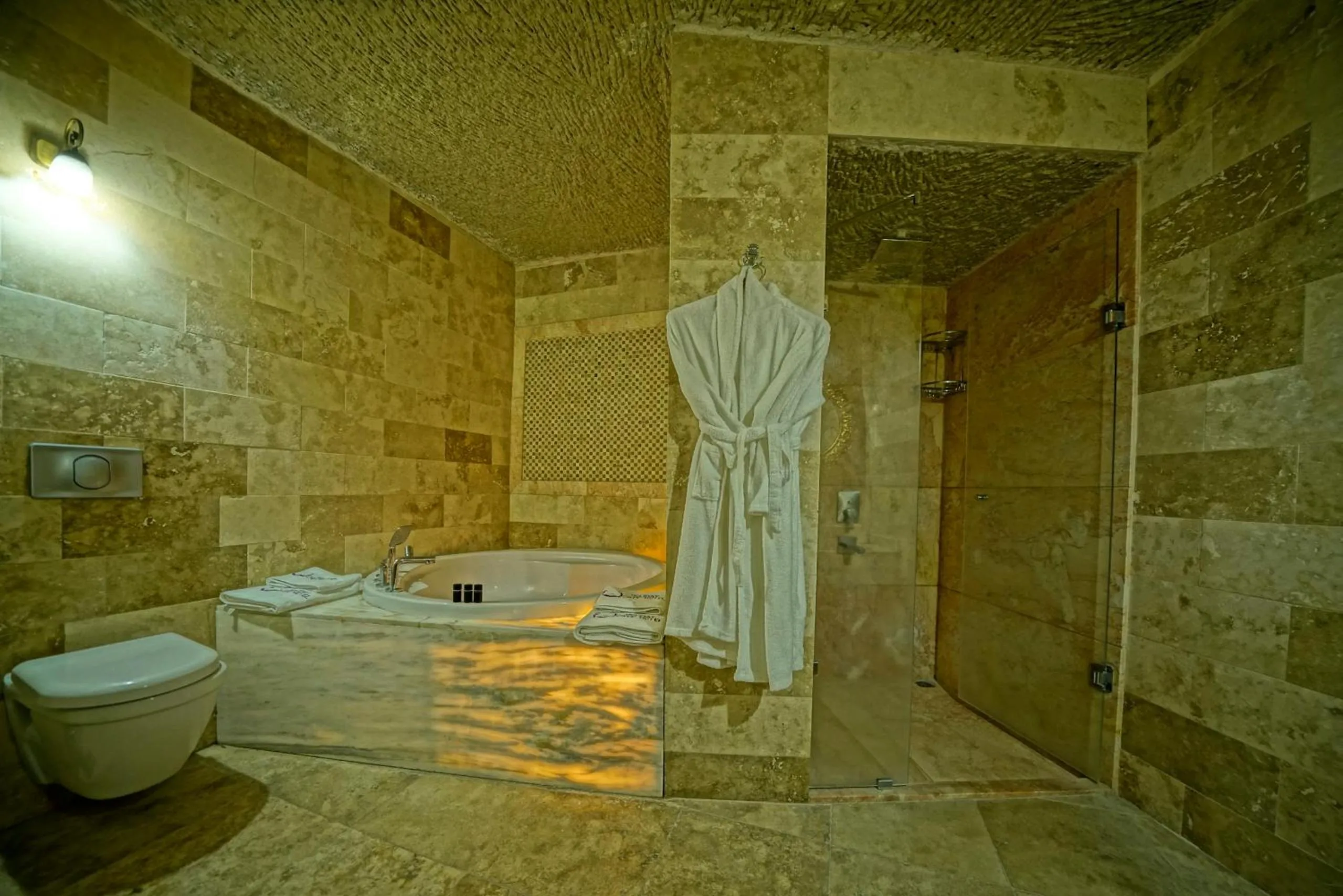 Shower in Holiday Cave Hotel