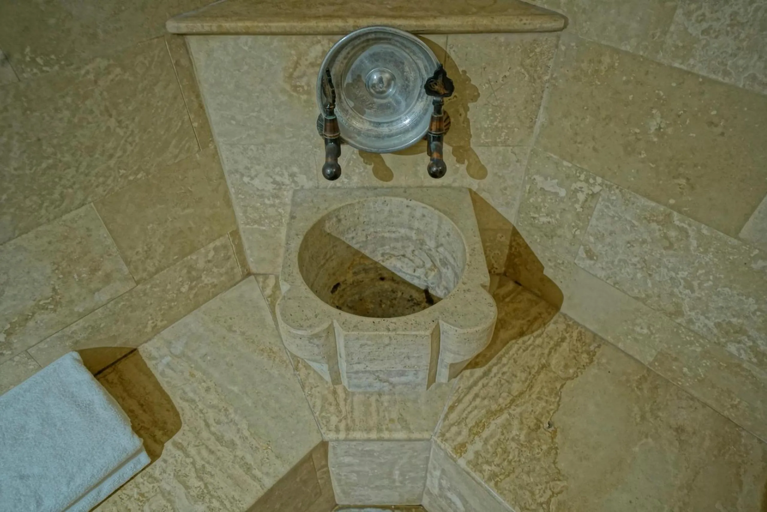 Public Bath in Holiday Cave Hotel