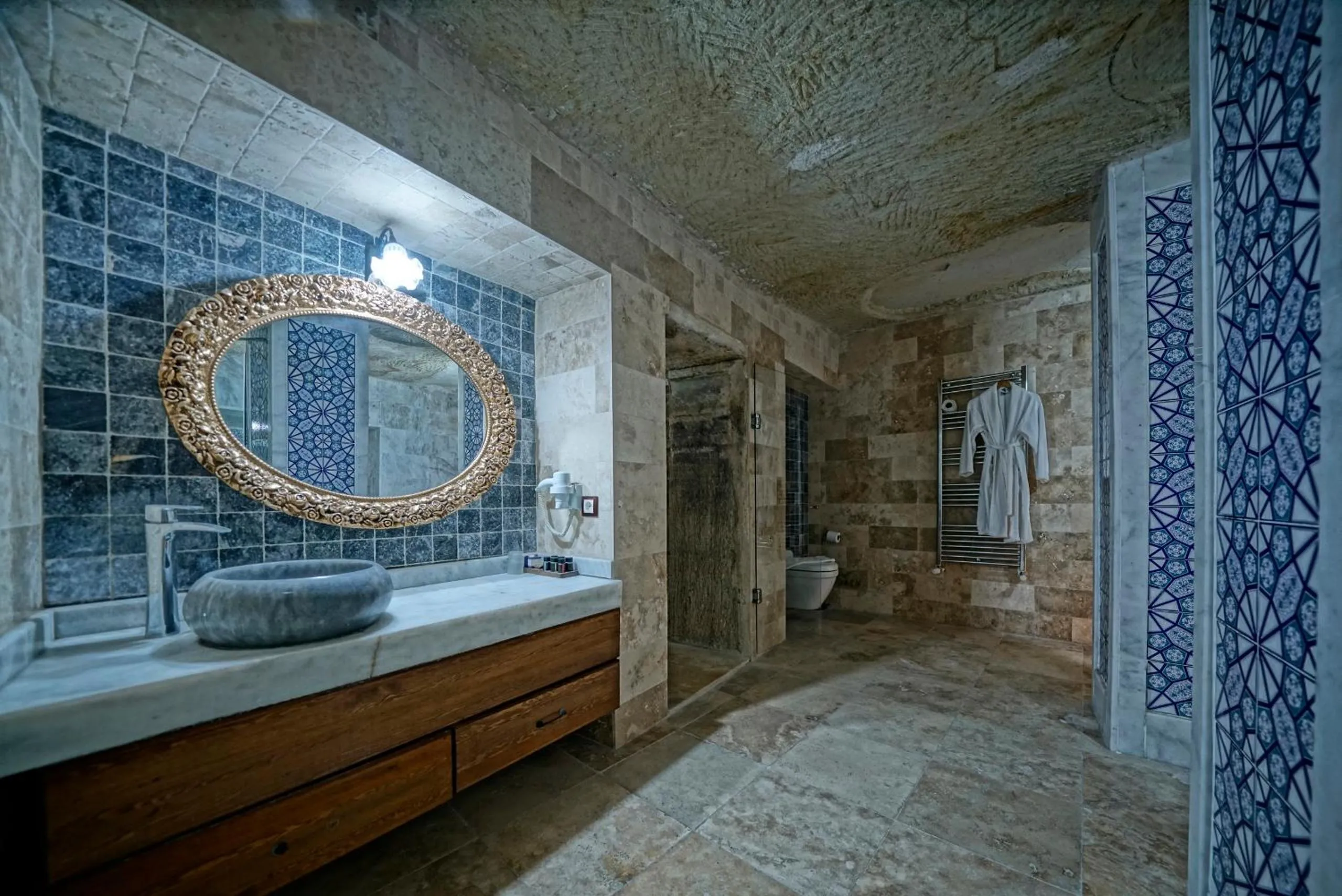Bathroom in Holiday Cave Hotel