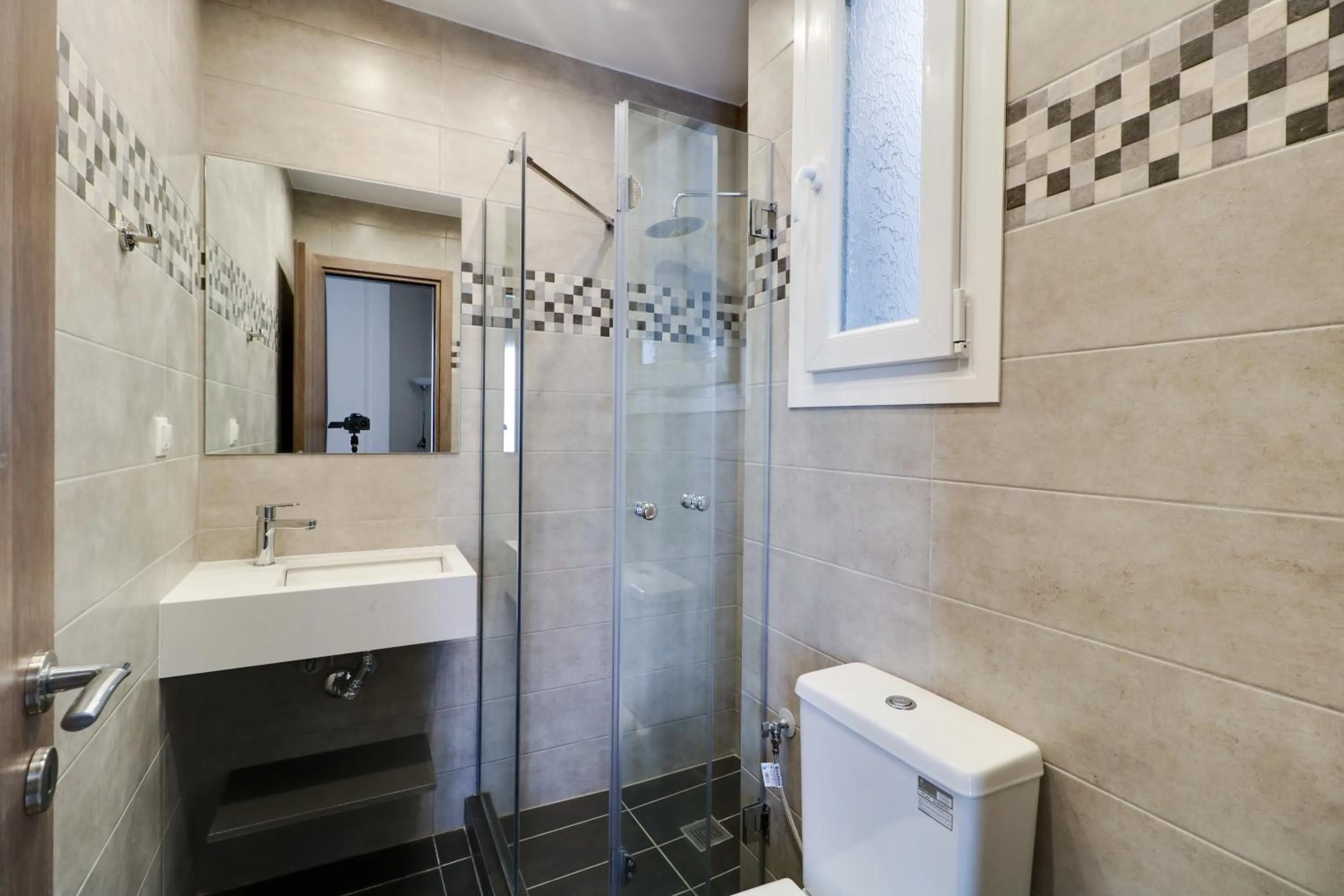 Shower in Athens Comfort