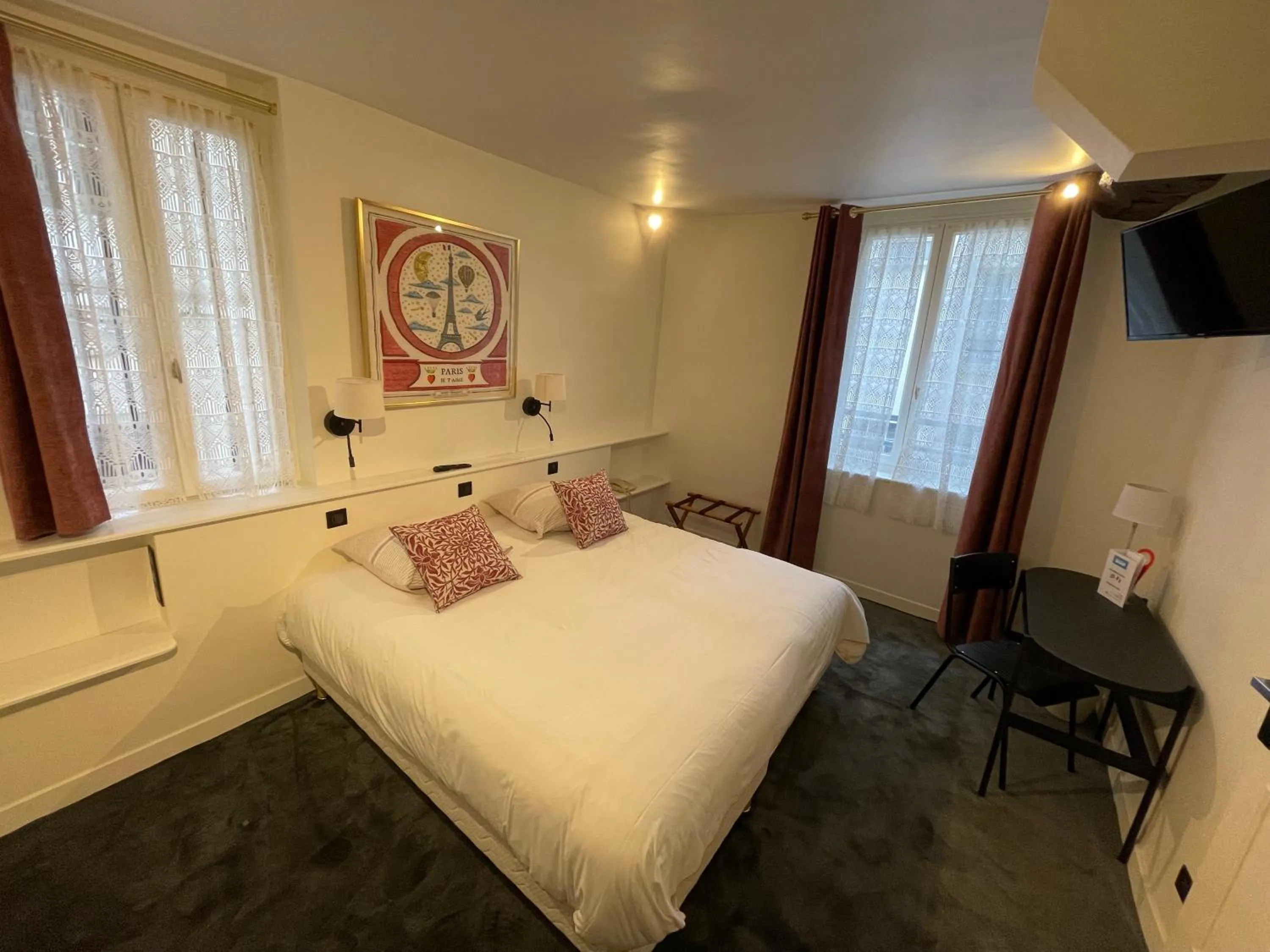 Bed in Hotel du Dragon