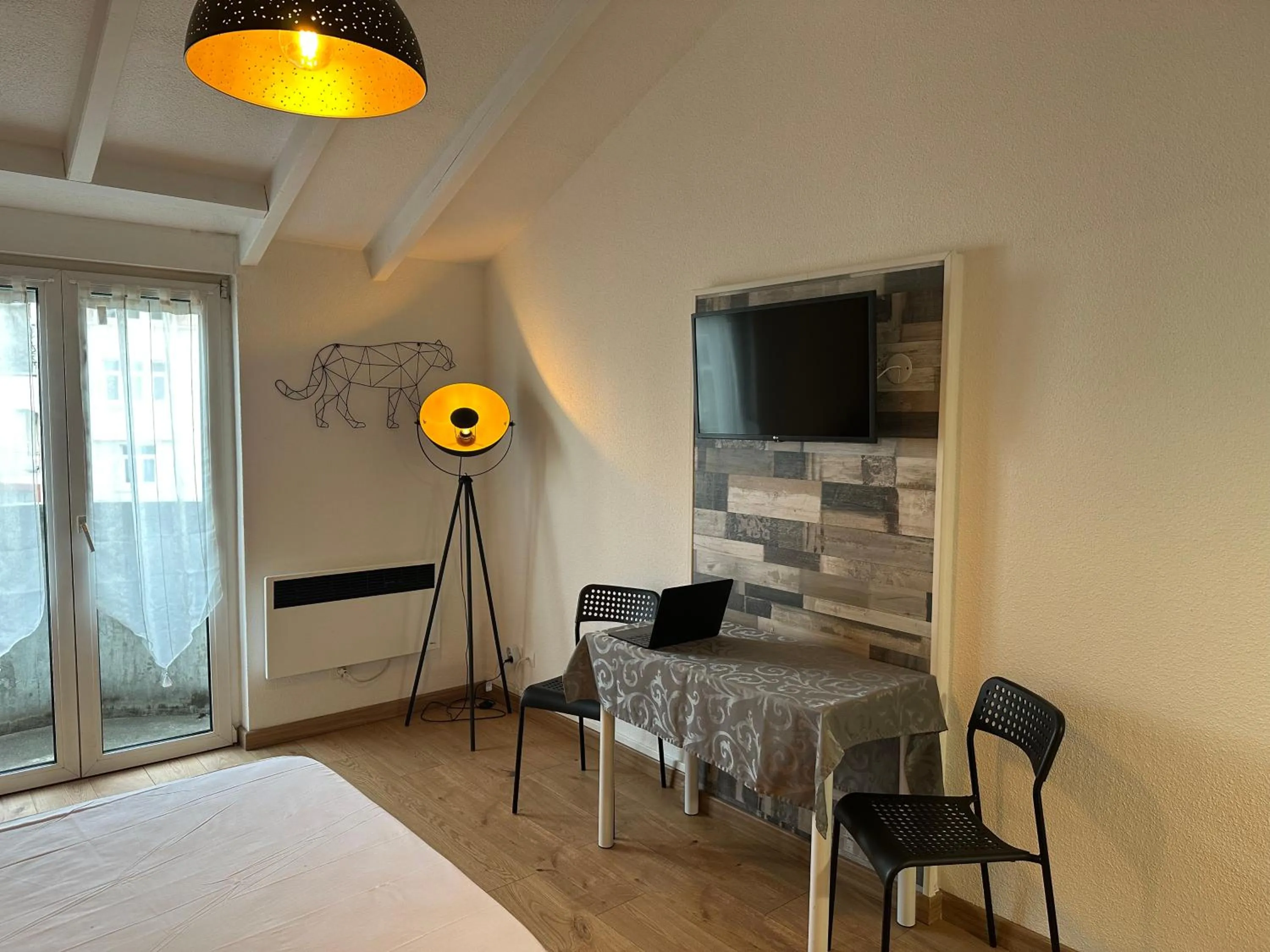 Bedroom, Bed in Studio/Hôtel Porte De France