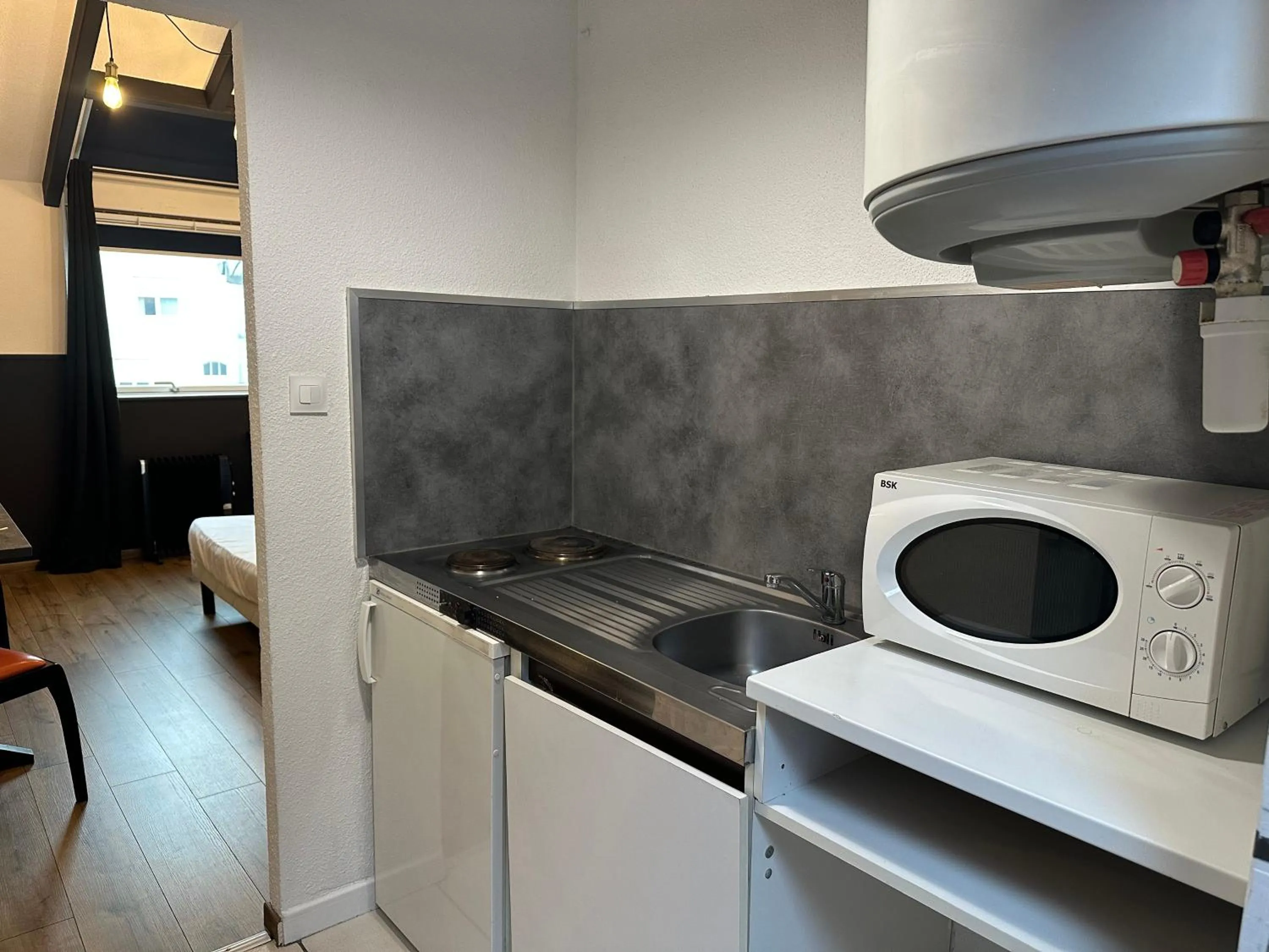 Kitchen or kitchenette in Studio/Hôtel Porte De France