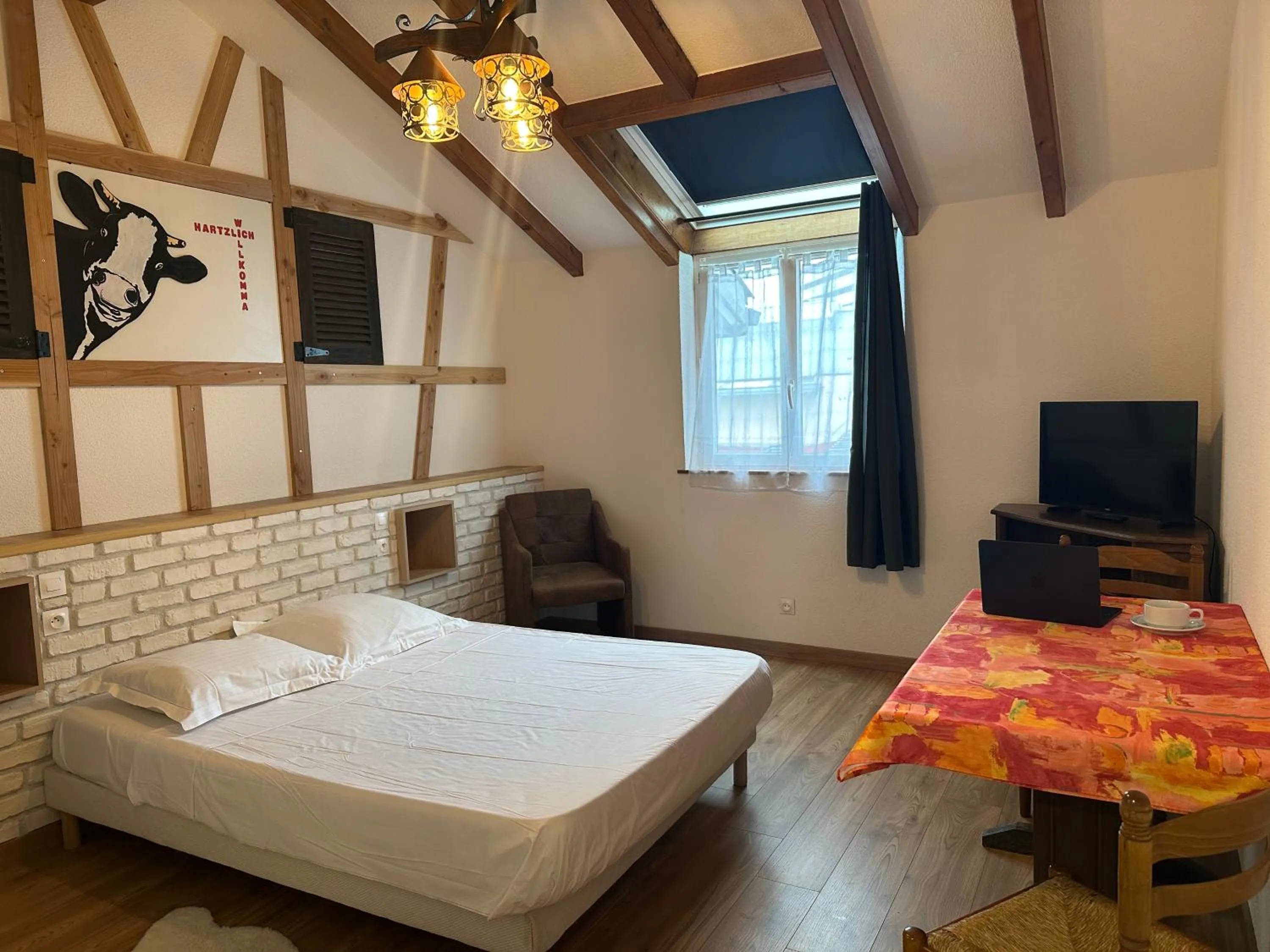 Living room, Bed in Studio/Hôtel Porte De France