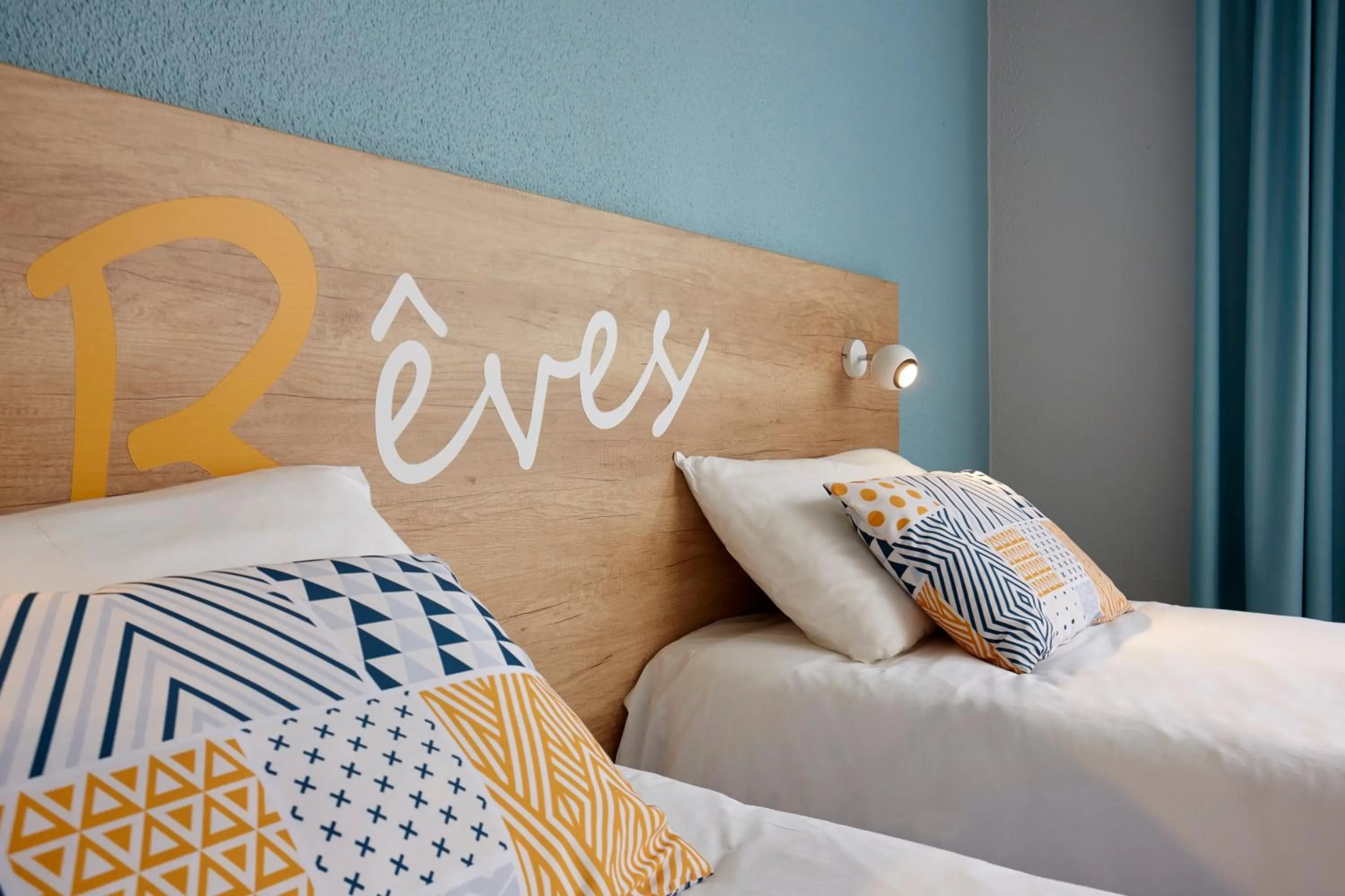 Decorative detail, Bed in Hôtel Baudouin