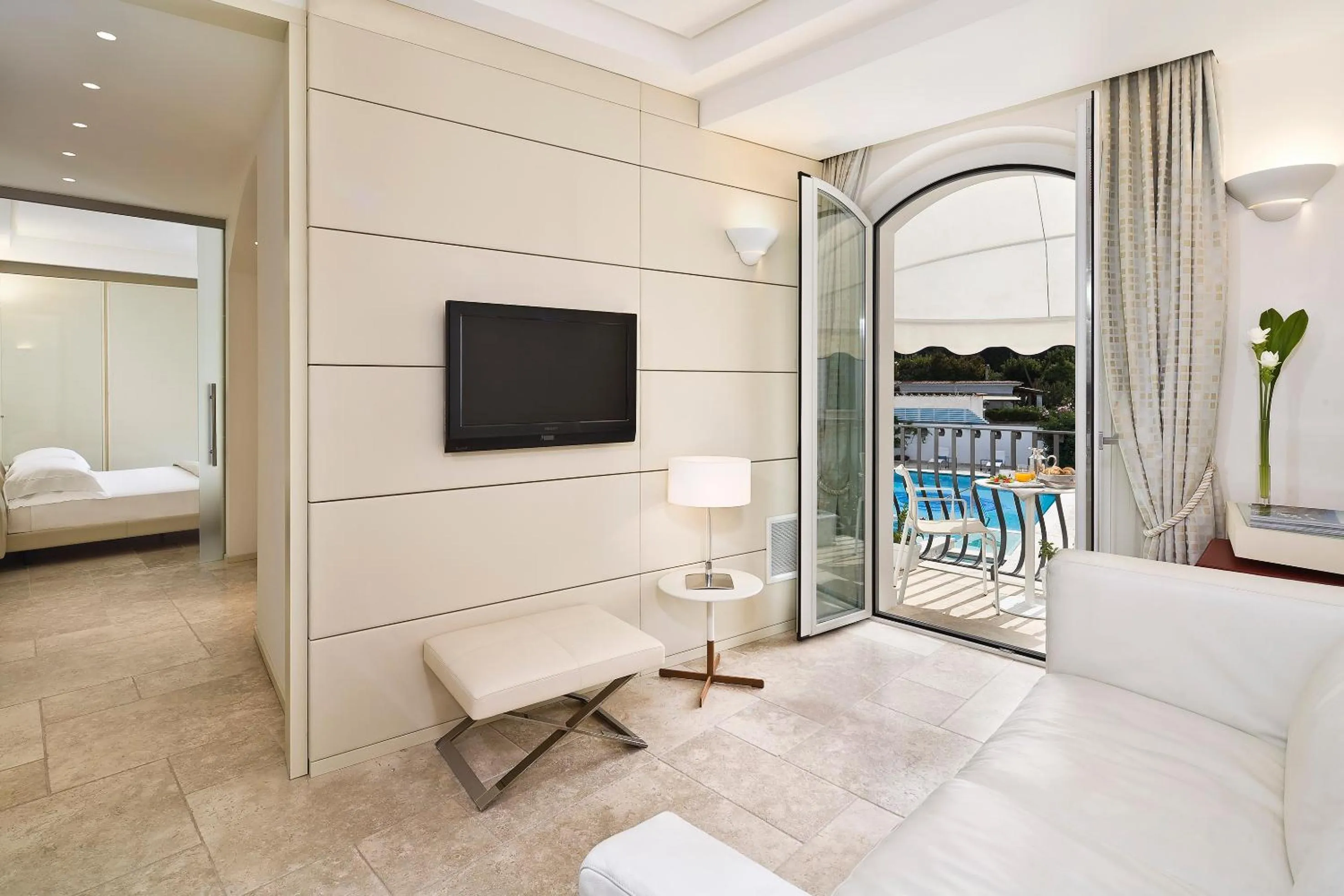 TV and multimedia in Hotel Villa Blu Capri