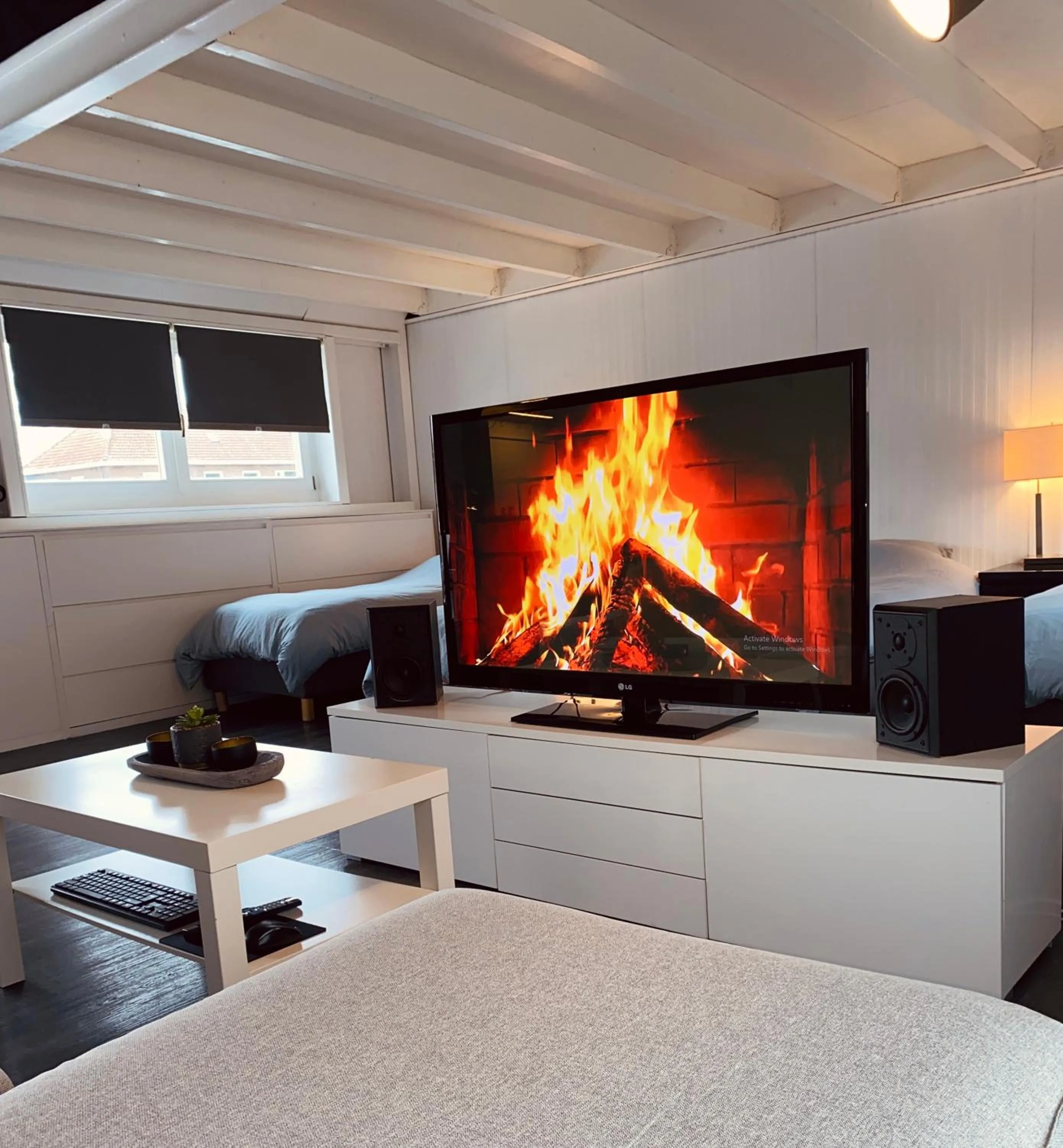 TV and multimedia in Boathouse Amsterdam with bikes