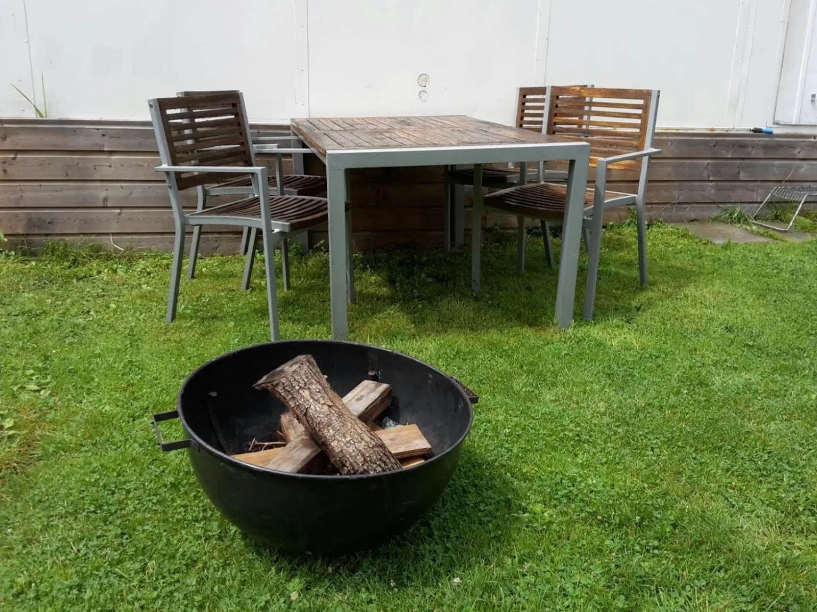 Garden in Boathouse Amsterdam with bikes