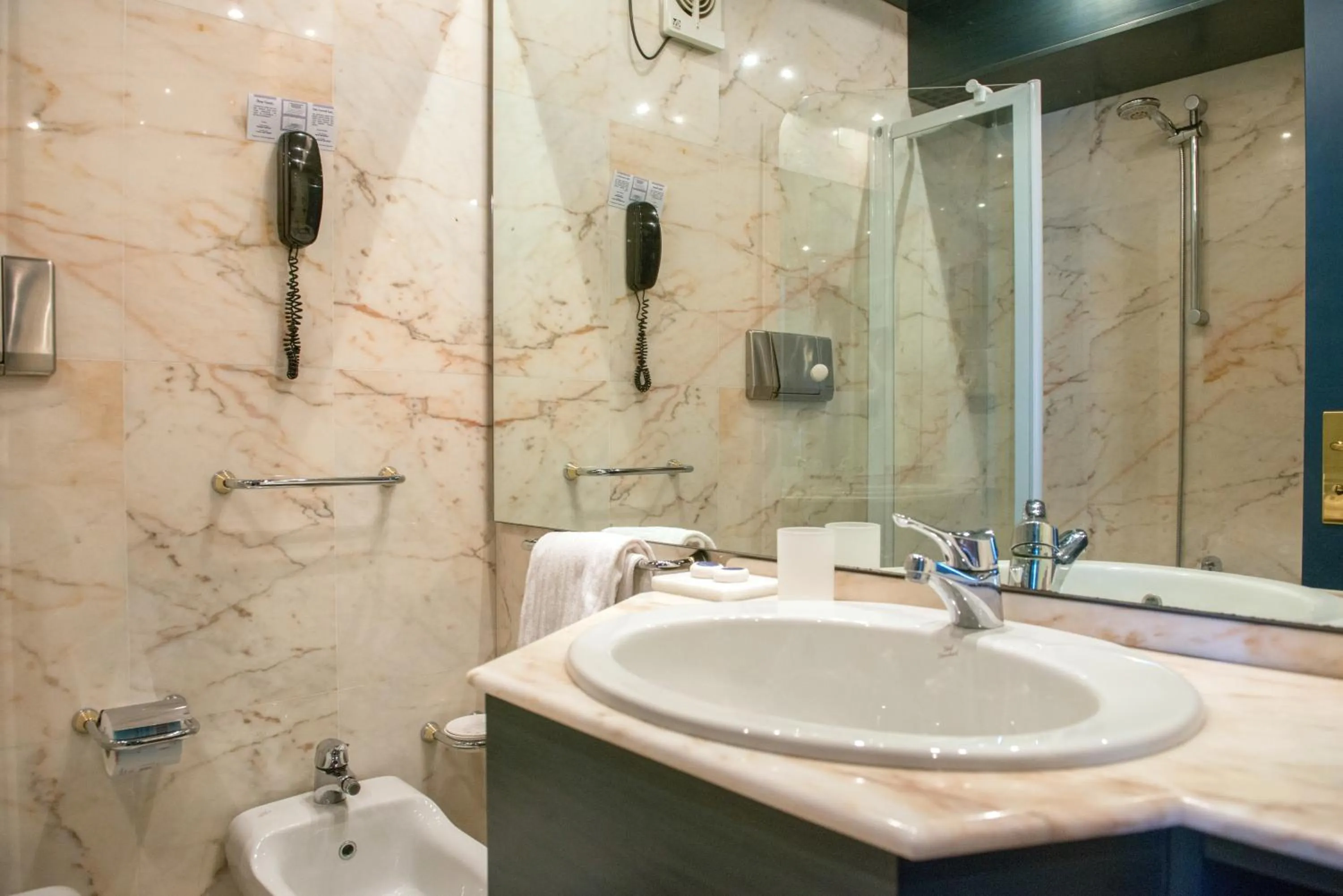 Bathroom in Pizzomunno Vieste Palace Hotel