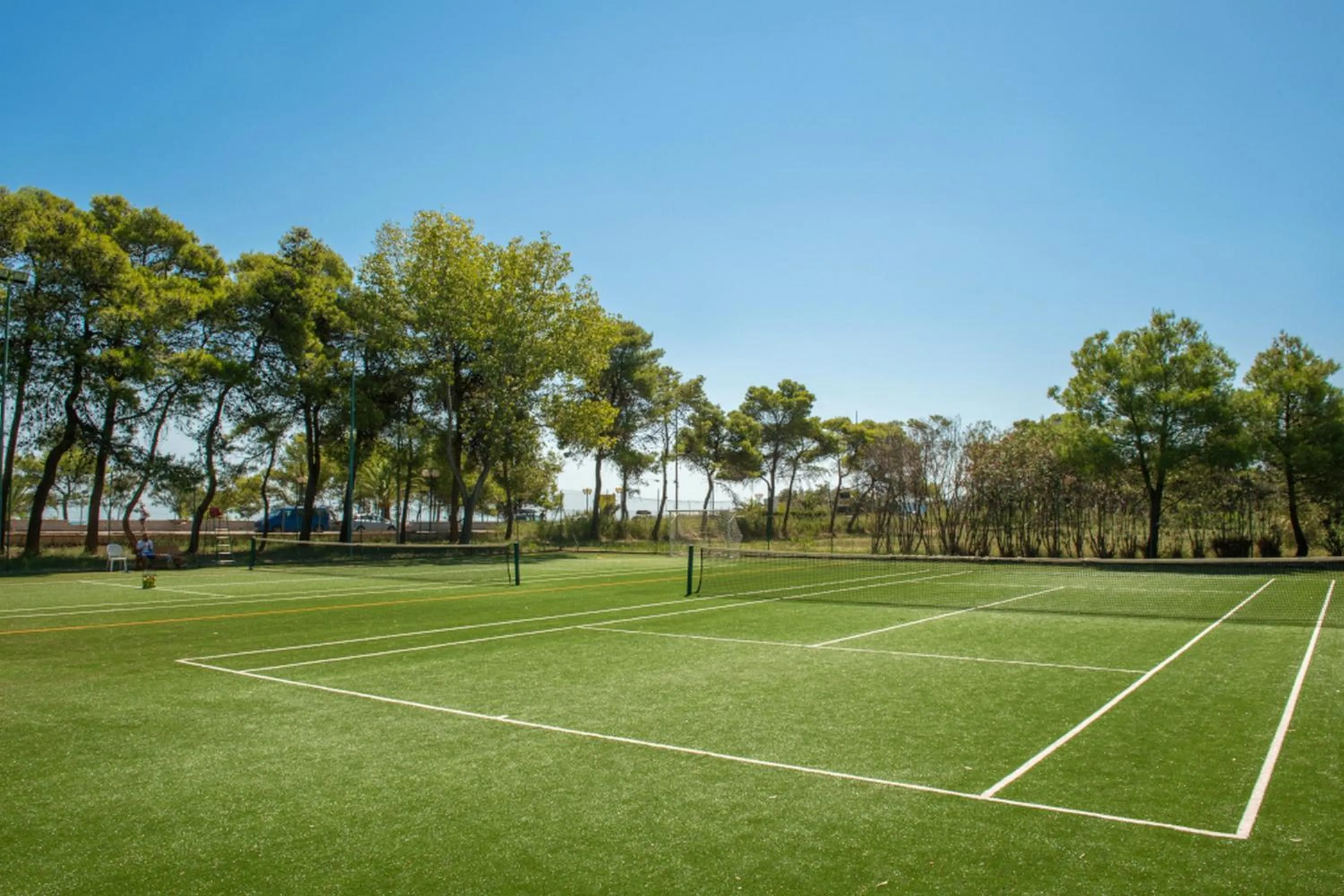 Tennis court in Pizzomunno Vieste Palace Hotel