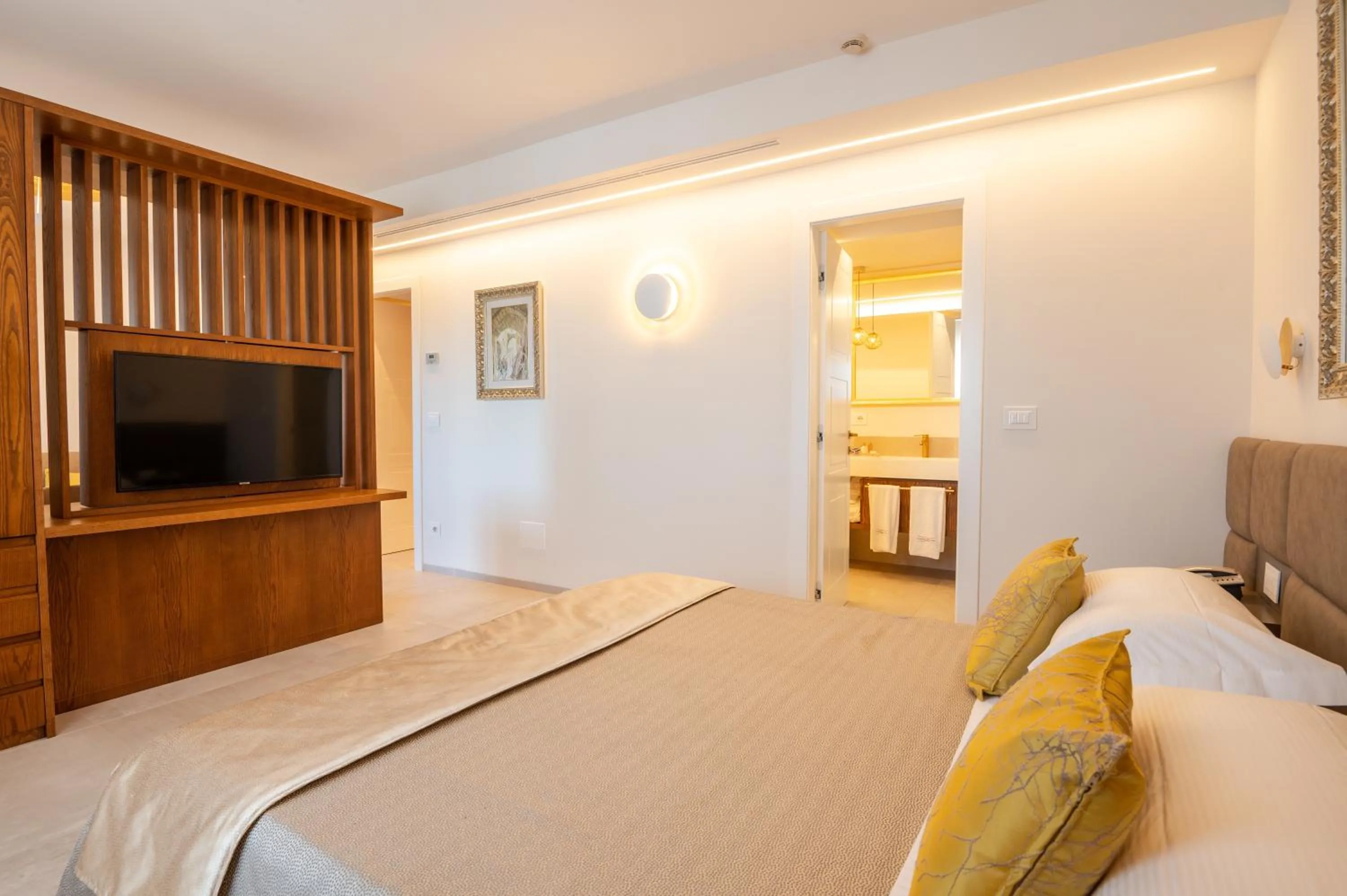 Photo of the whole room, Bed in Pizzomunno Vieste Palace Hotel