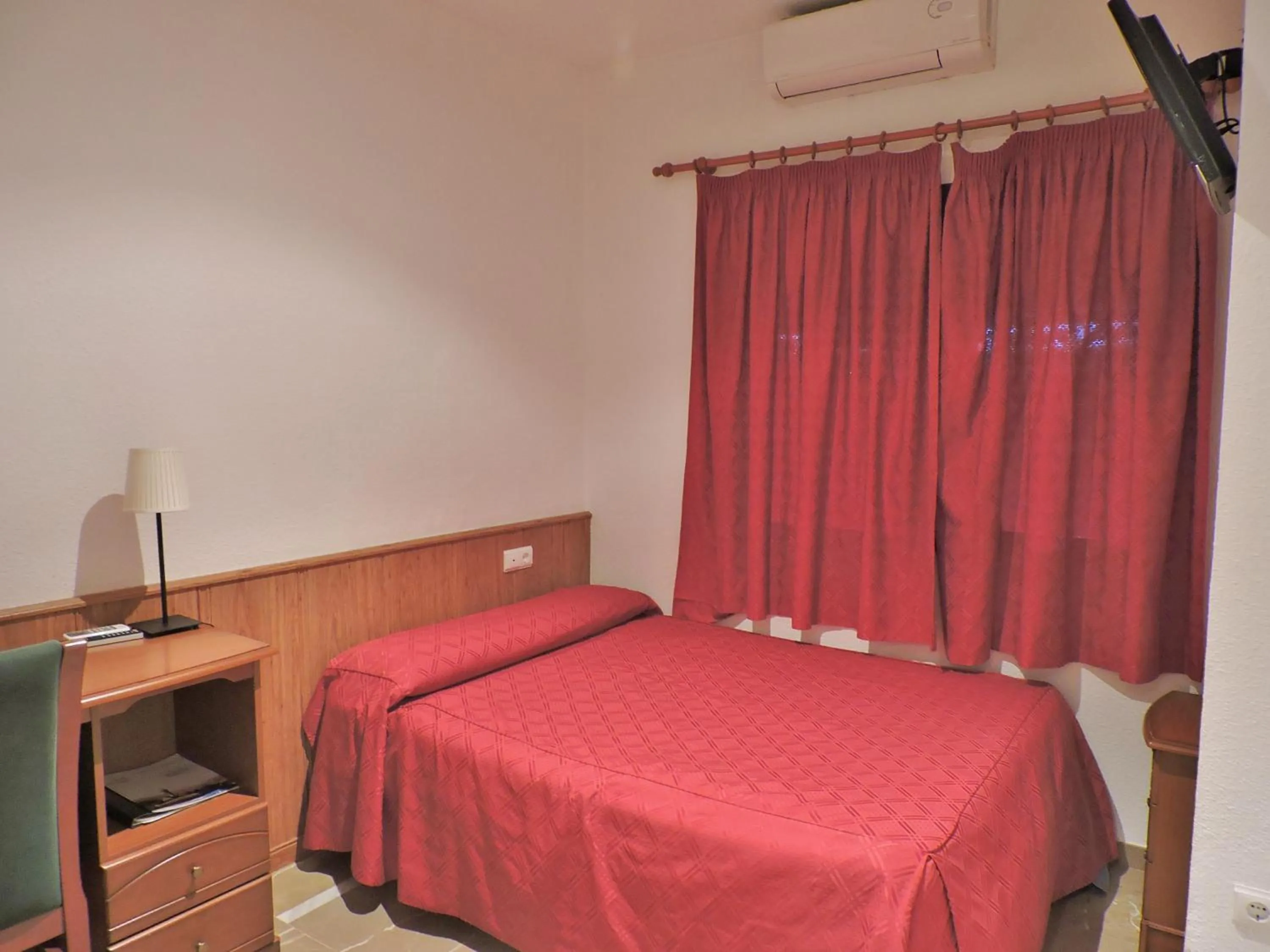 Photo of the whole room in Hotel Las Yucas