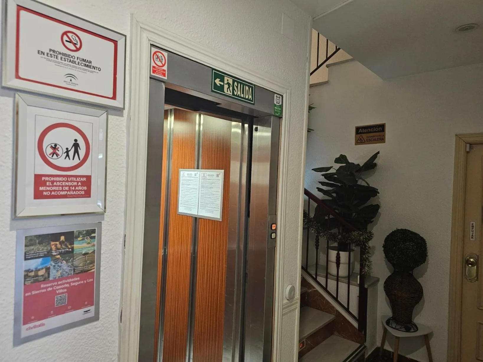 elevator in Hotel Al-Ándalus Peal, en Cazorla Comarca