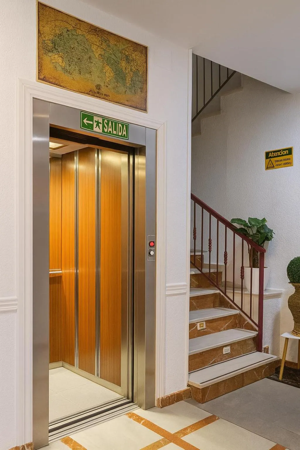 elevator in Hotel Al-Ándalus Peal, en Cazorla Comarca