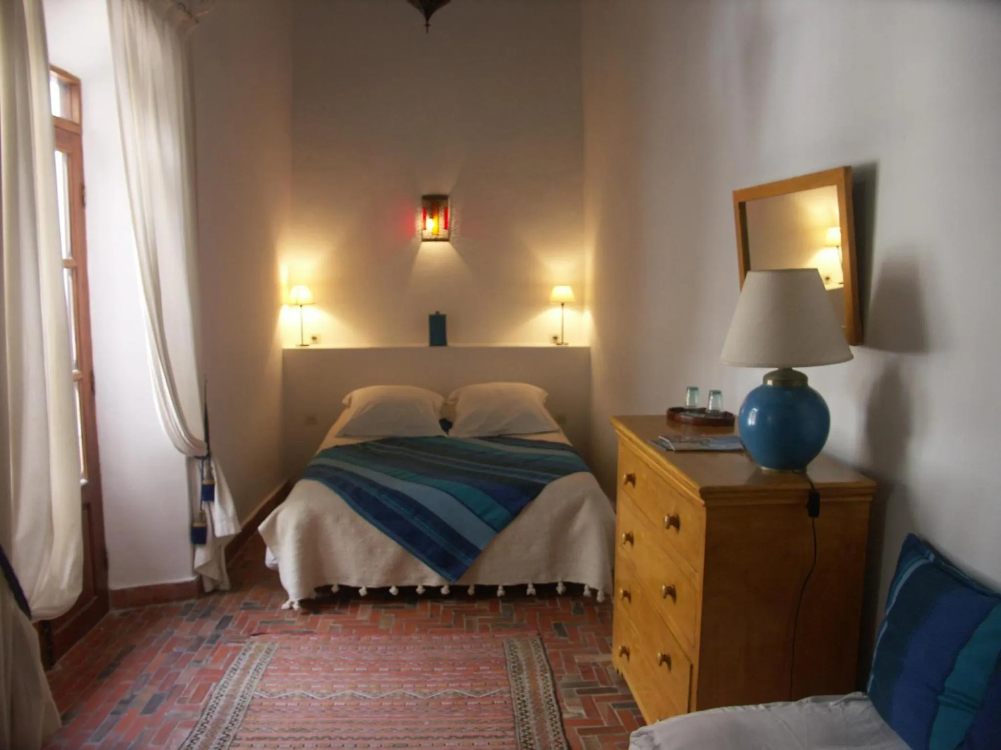 Photo of the whole room, Bed in Dar Ness