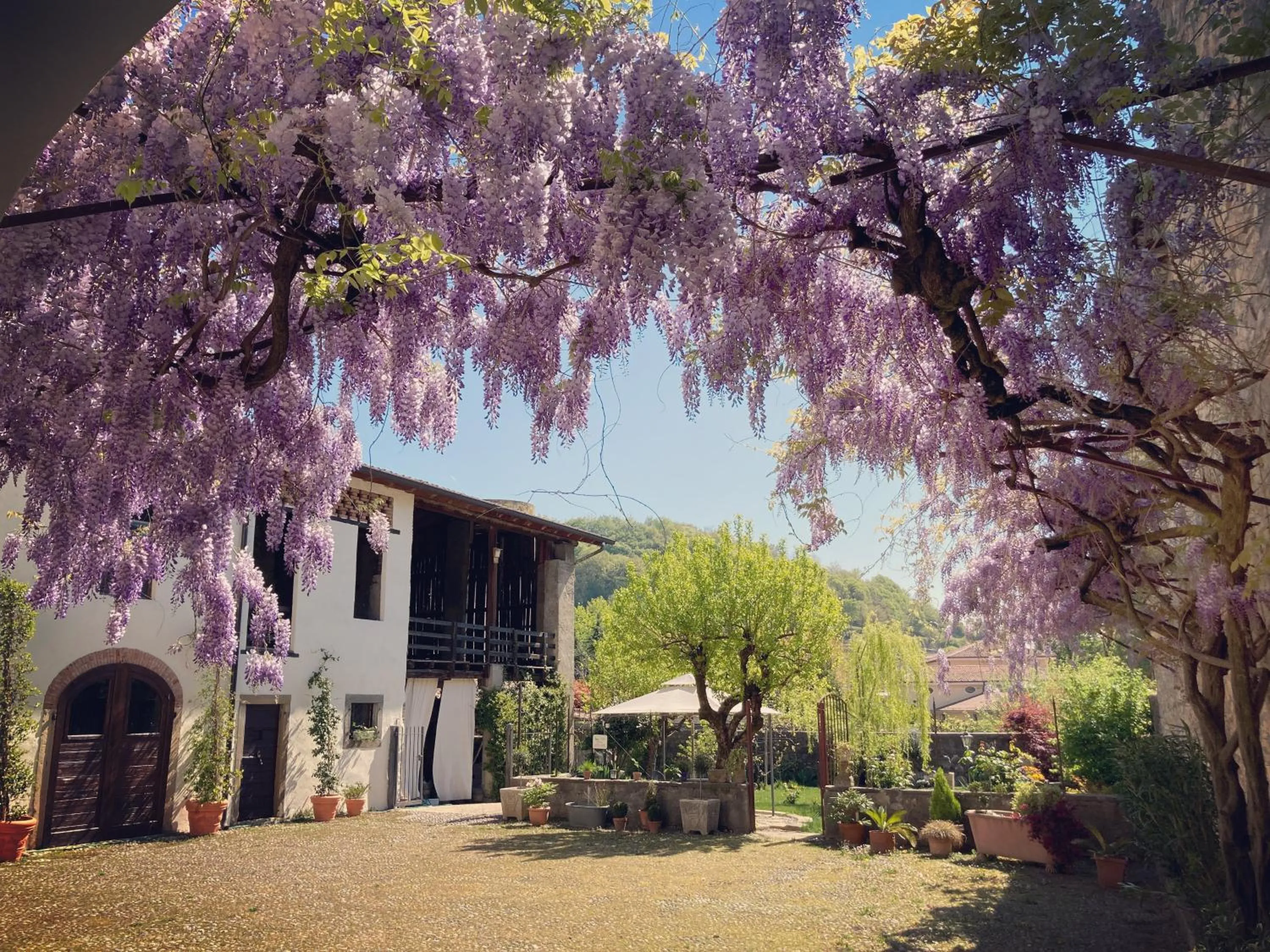 Inner courtyard view in B&B Corte Seguini