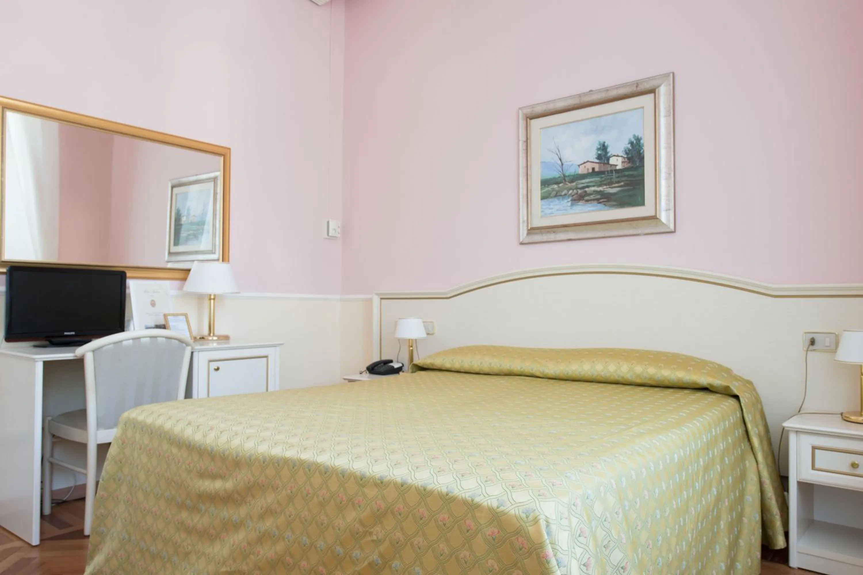 Bed in Hotel Maderno