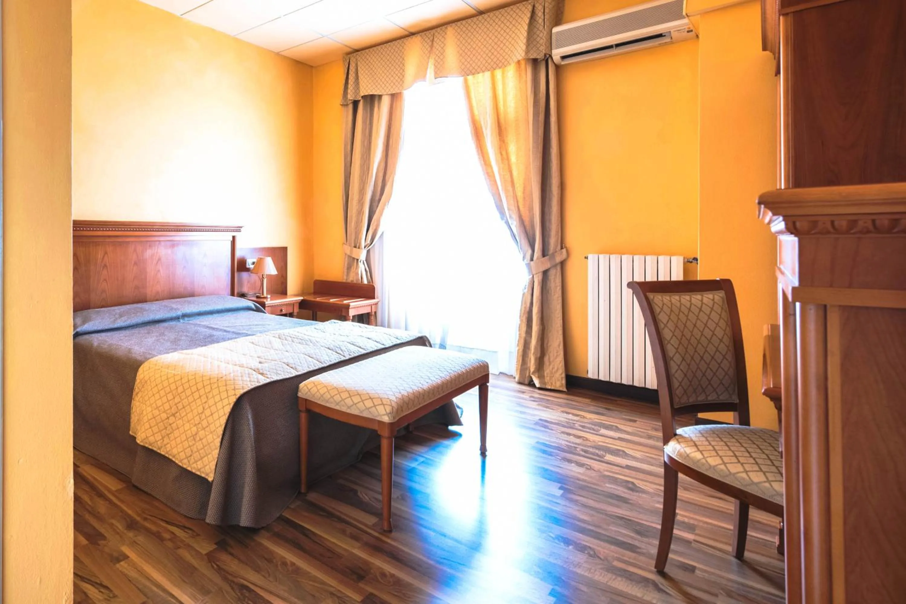 Bed in Hotel Maderno