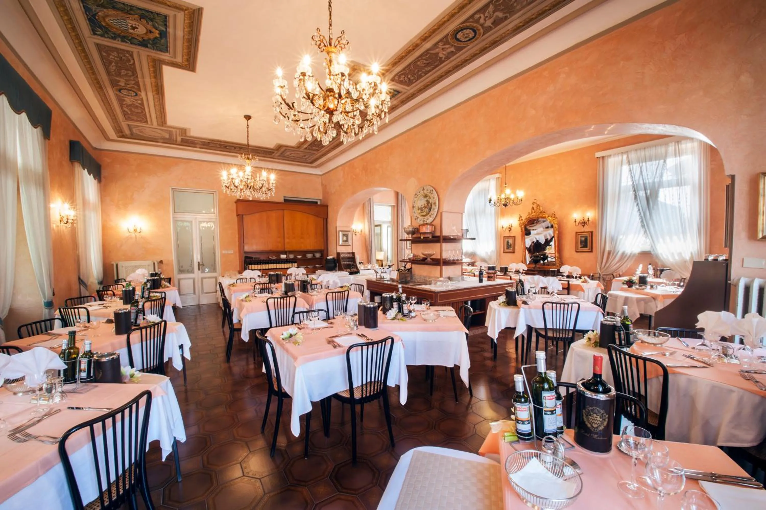Restaurant/places to eat in Hotel Maderno