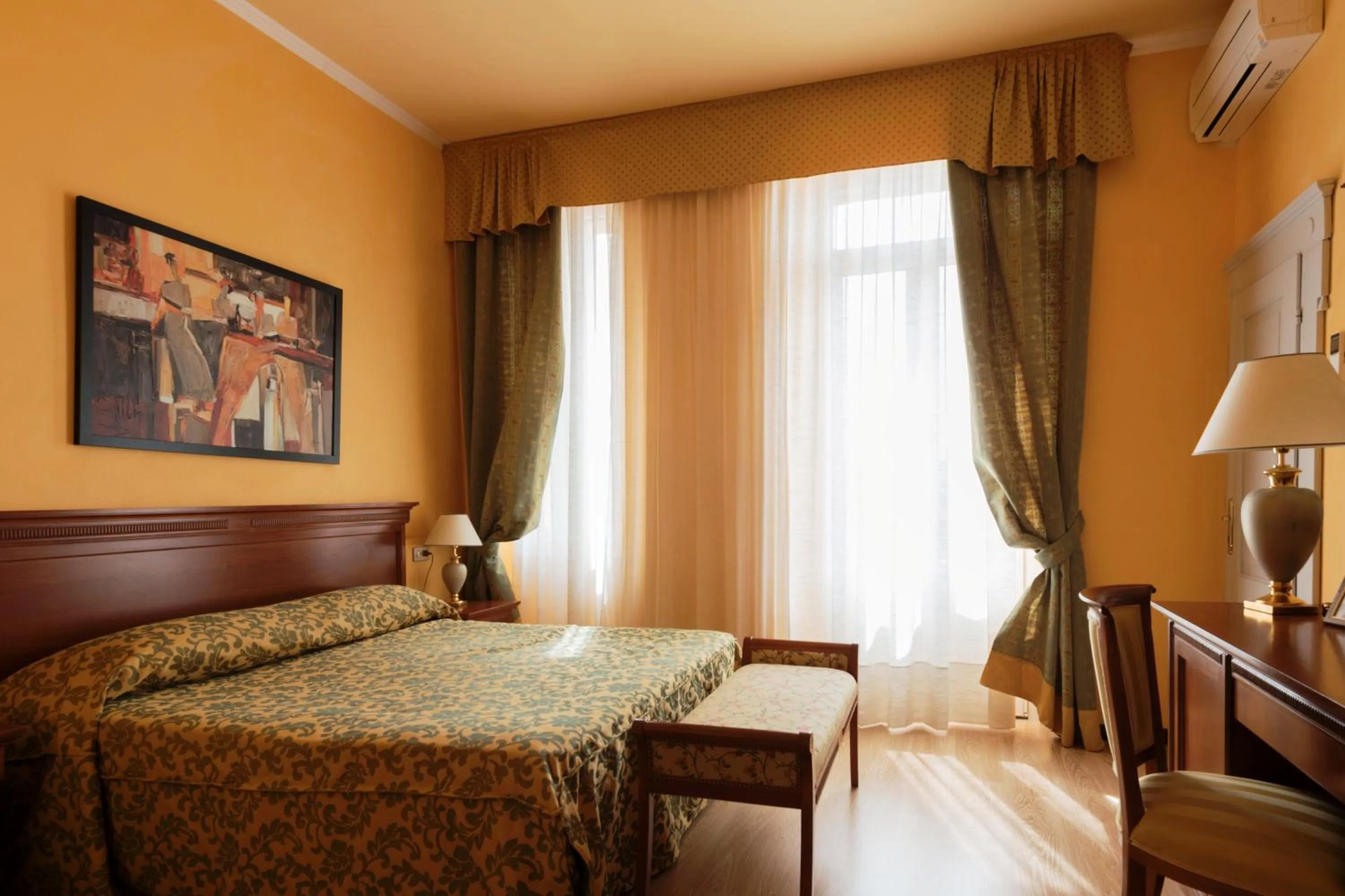 Bedroom, Bed in Hotel Maderno