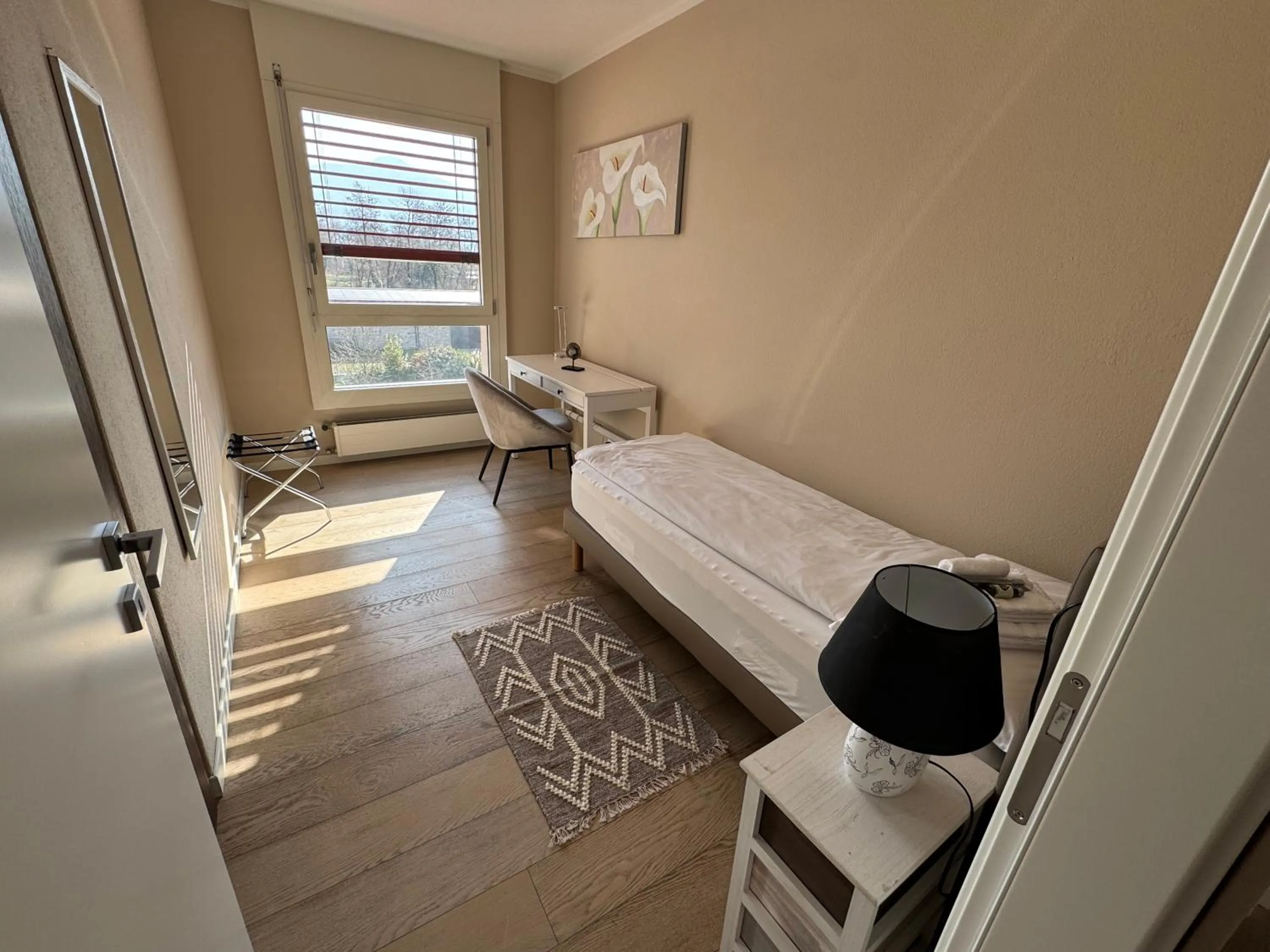 Photo of the whole room, Bed in Rotonda