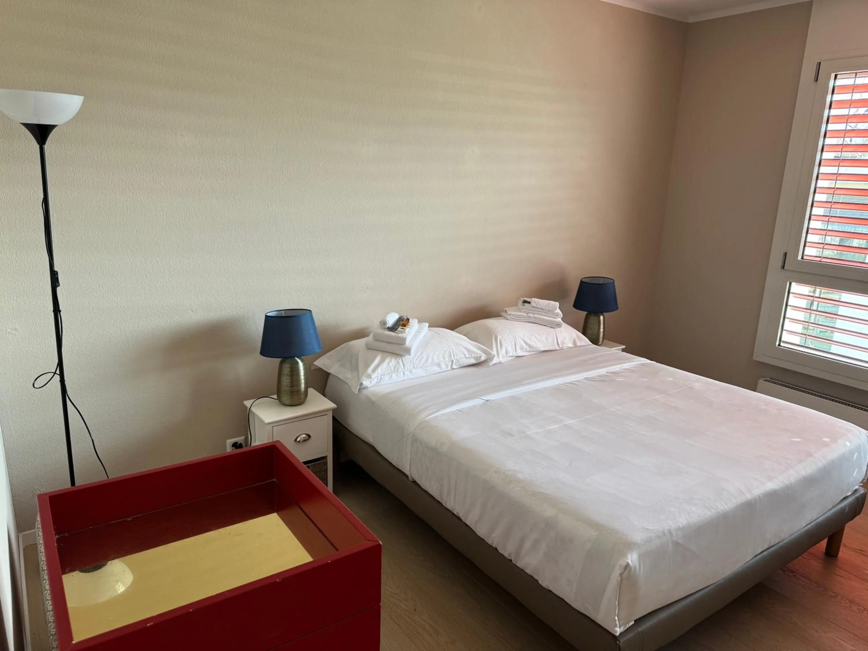 Photo of the whole room, Bed in Rotonda