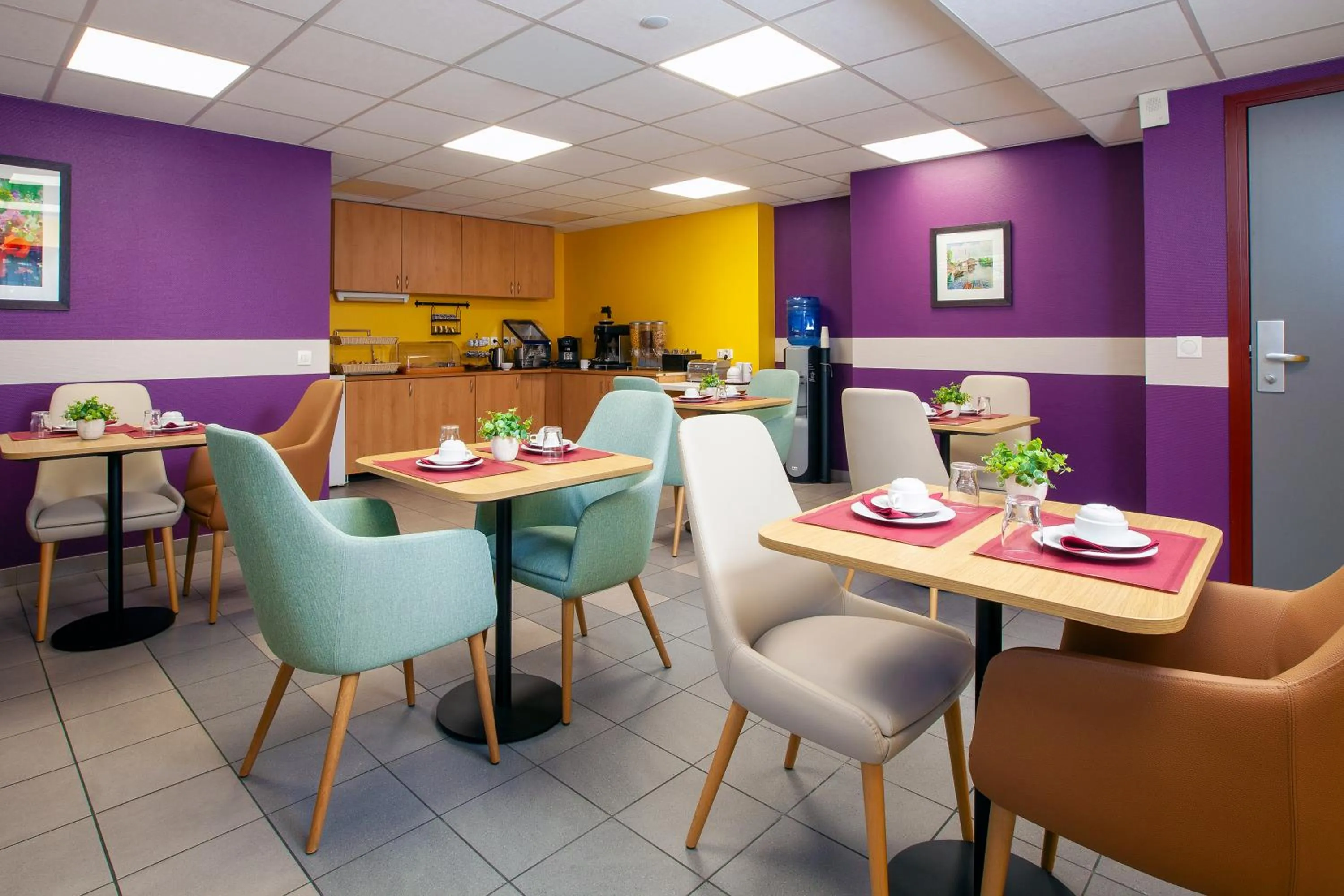 Breakfast in Séjours & Affaires Paris-Nanterre