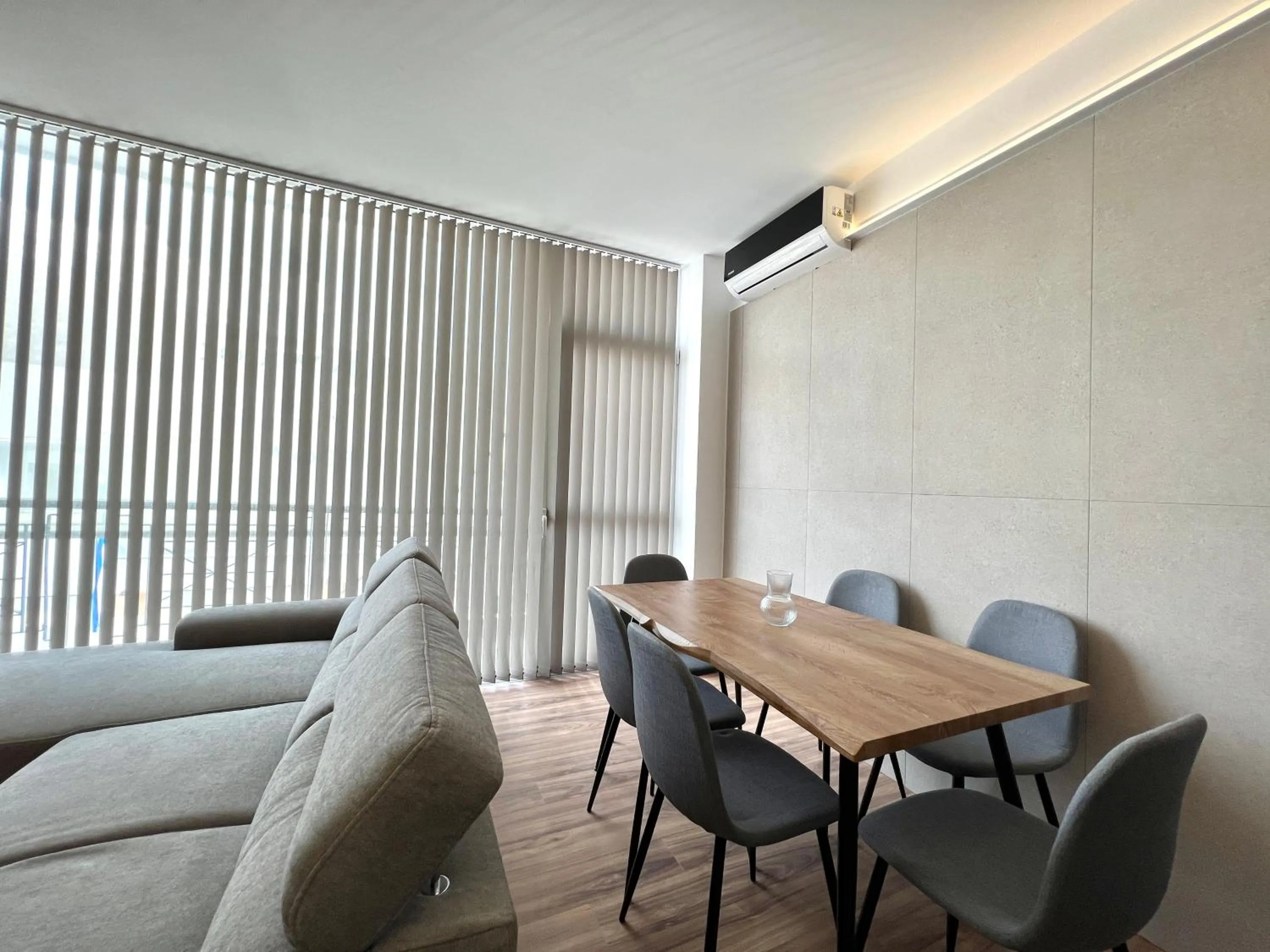 Dining area in Penthouse & apartments by the Sea airport Airstay