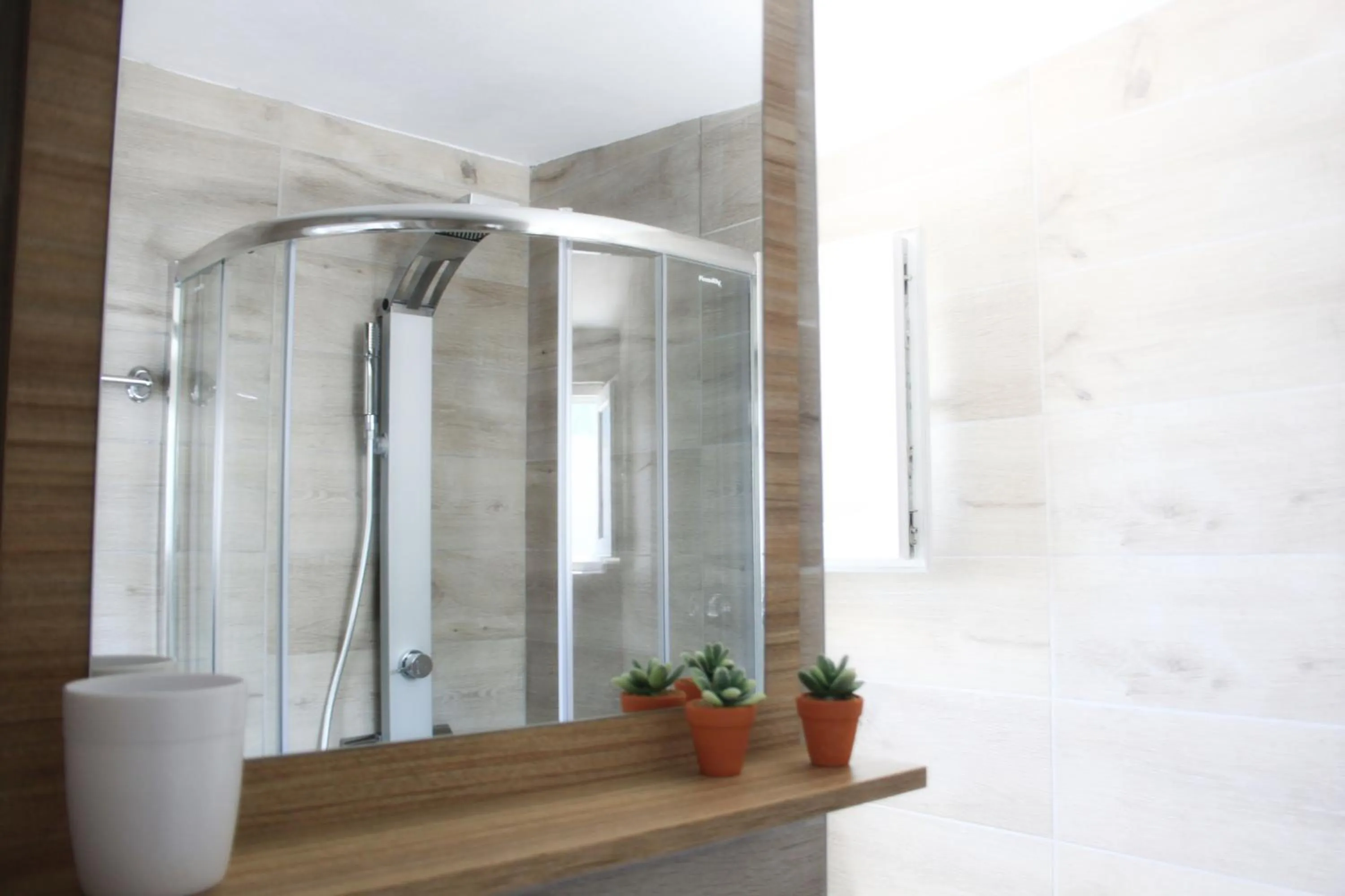 Shower in Penthouse & apartments by the Sea airport Airstay