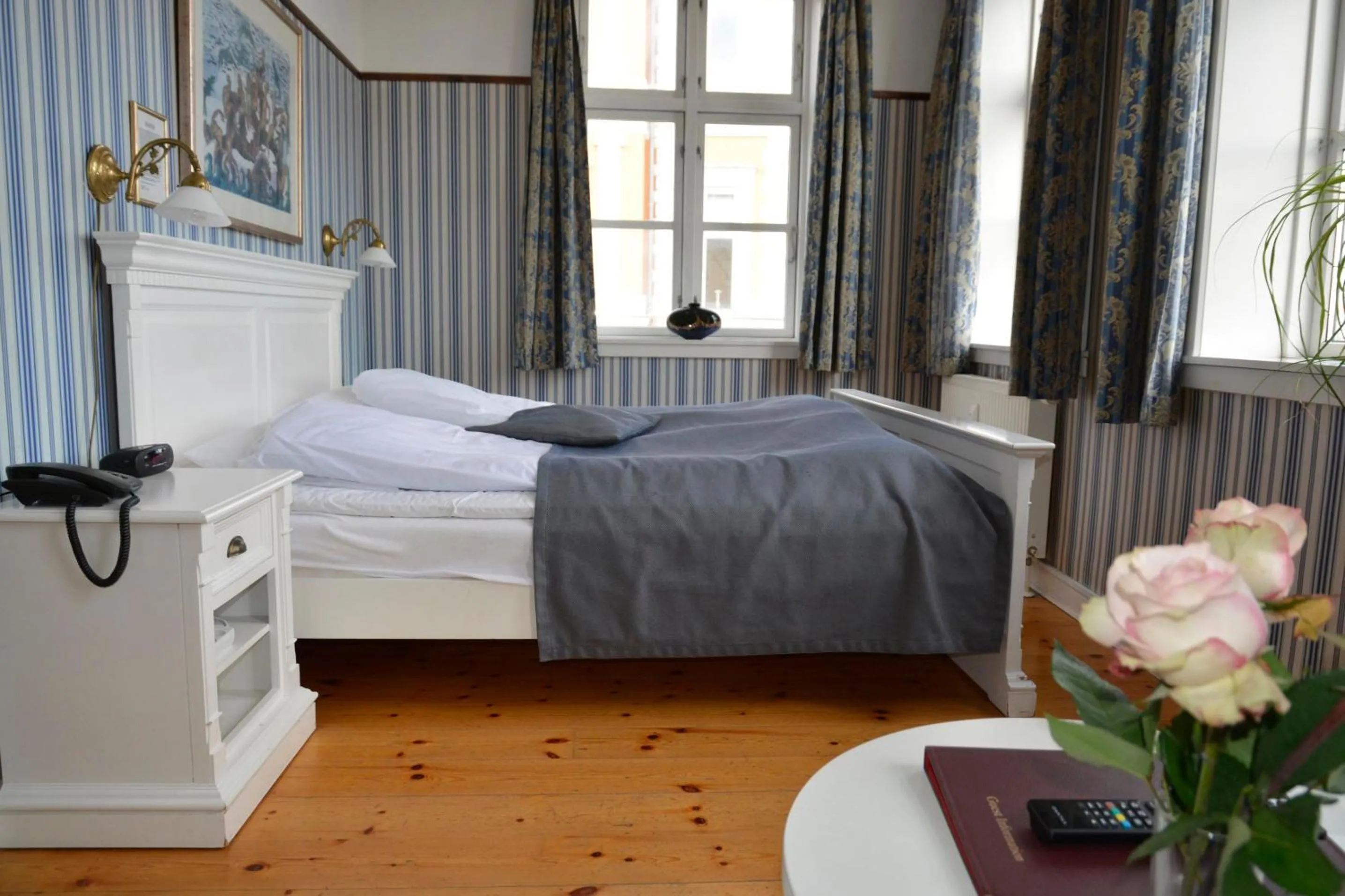 Sea view, Bed in Hotel Ærø