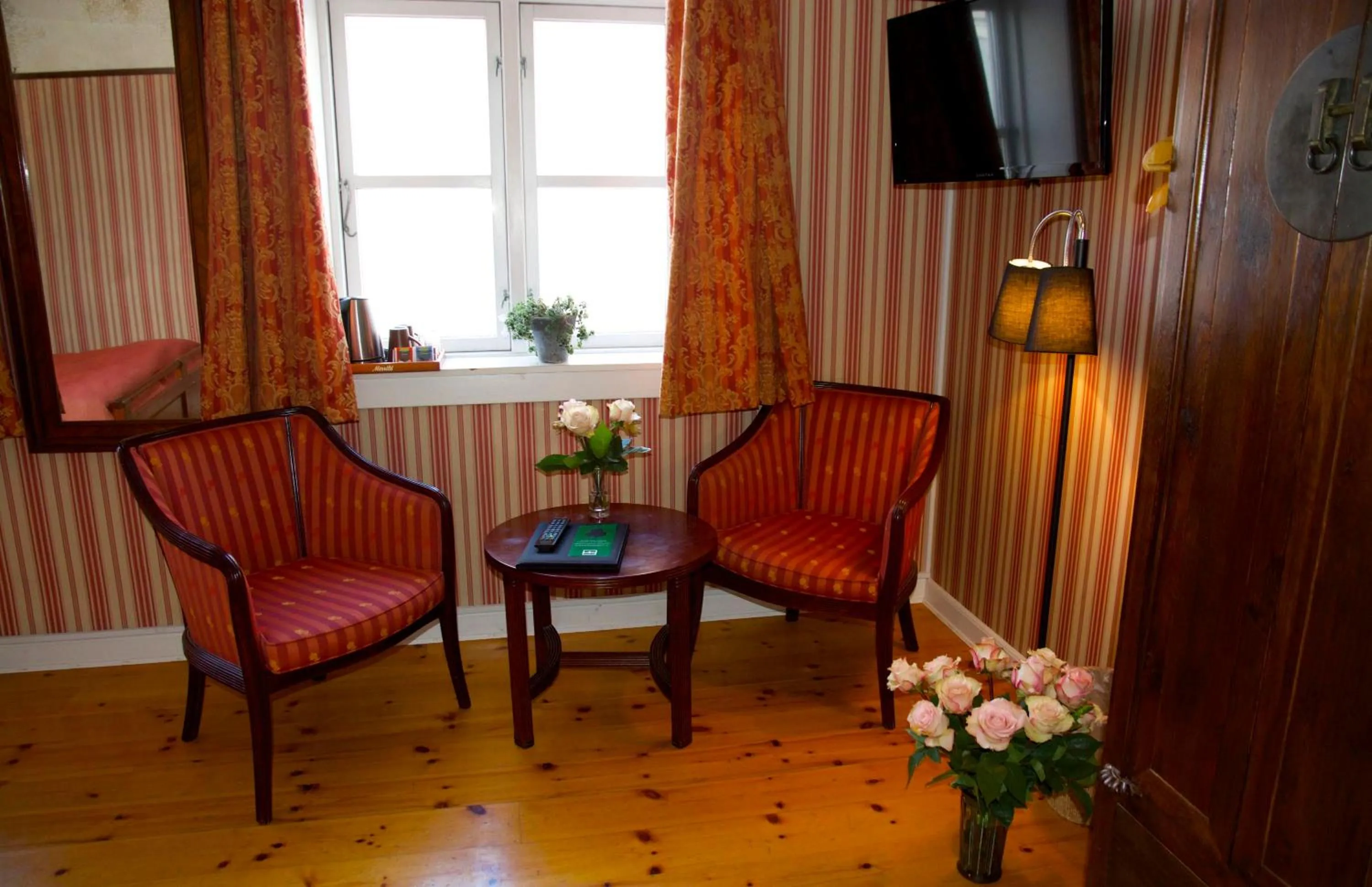 Photo of the whole room in Hotel Ærø