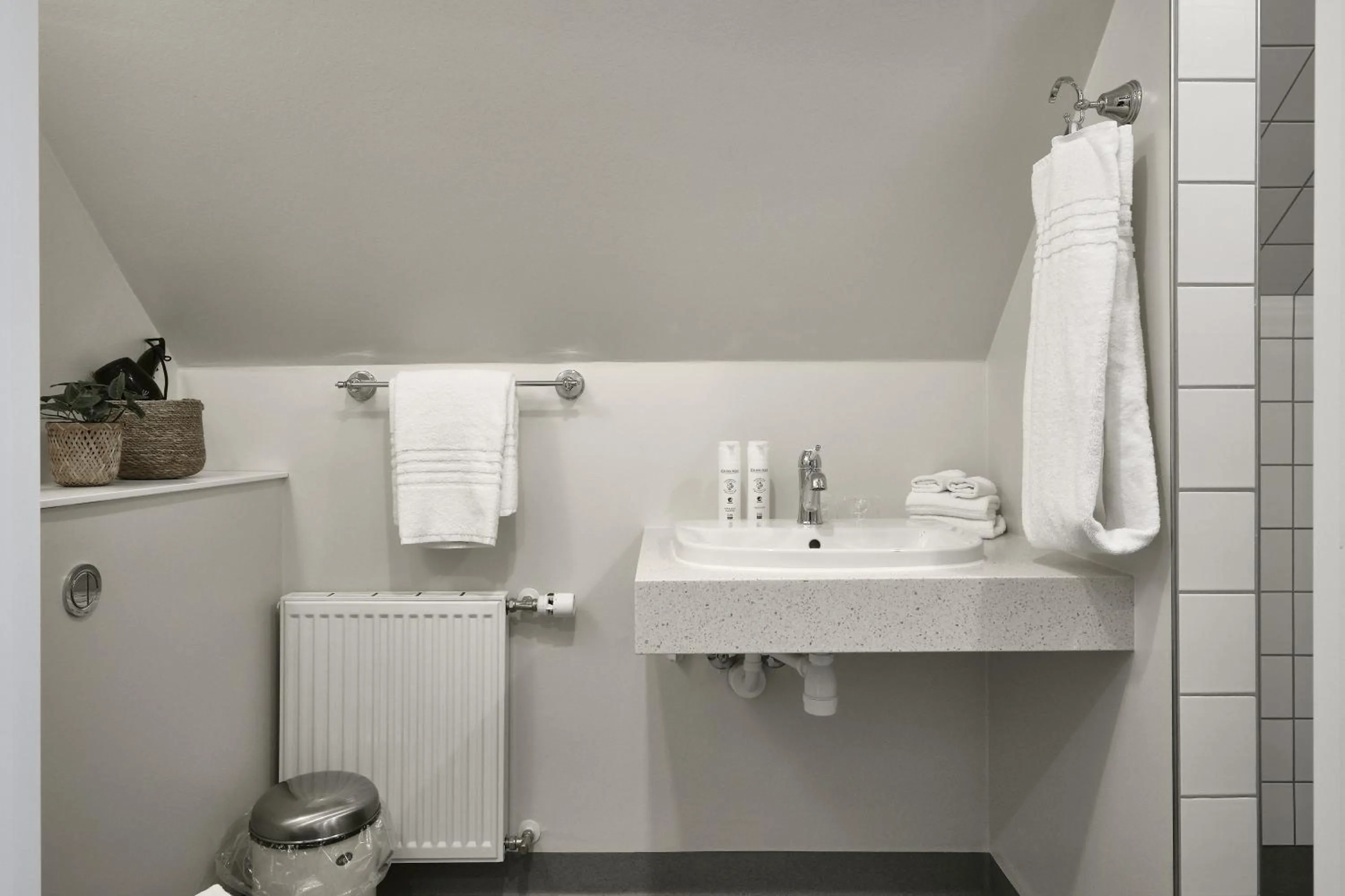 Bathroom in Hotel Ærø