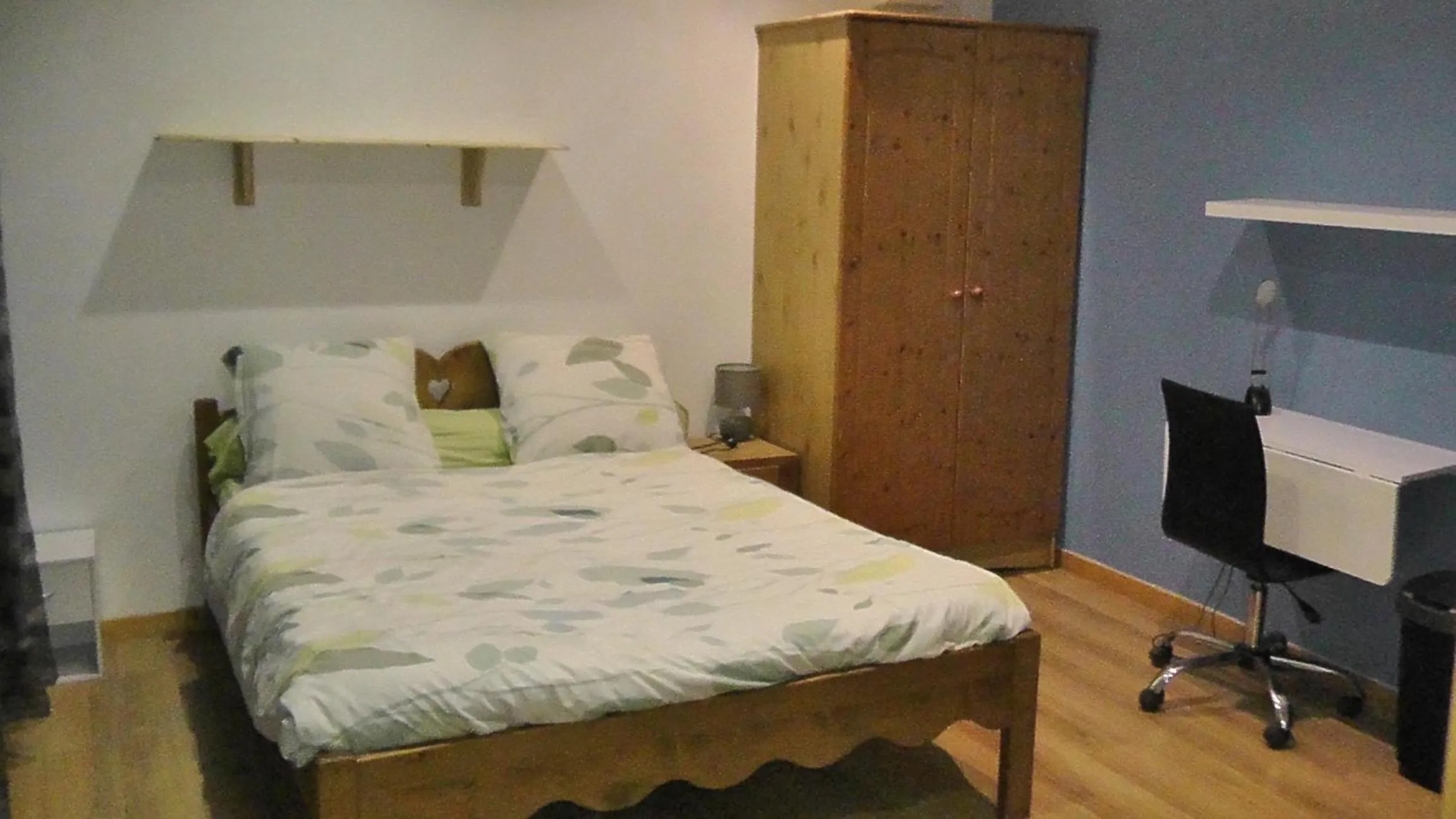 Bedroom, Bed in chez gus