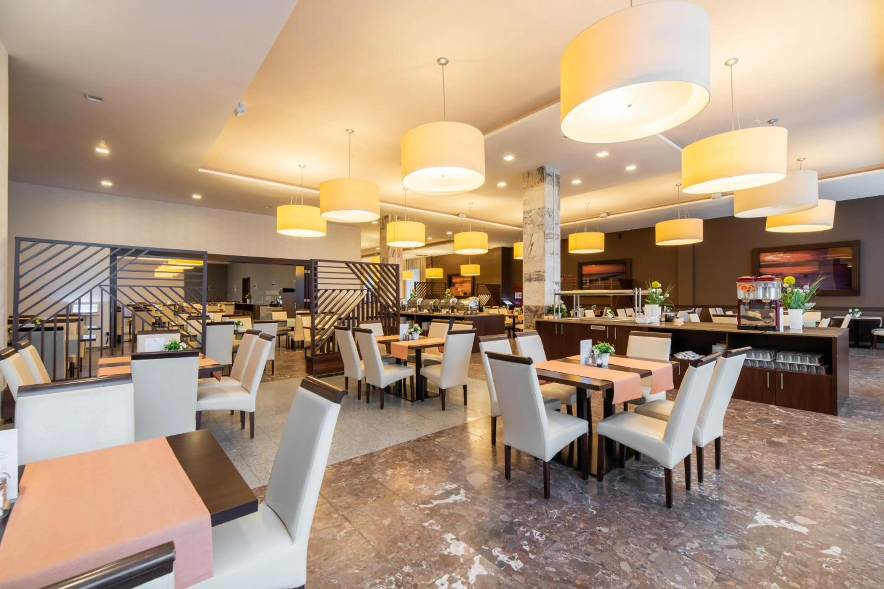 Restaurant/places to eat in Vestina Wellness & SPA Hotel
