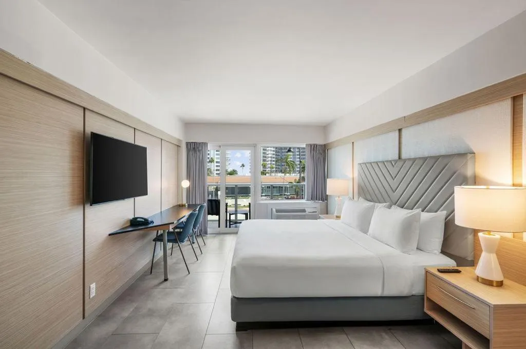 Balcony/Terrace, Bed in The Garden Hotel & Resort