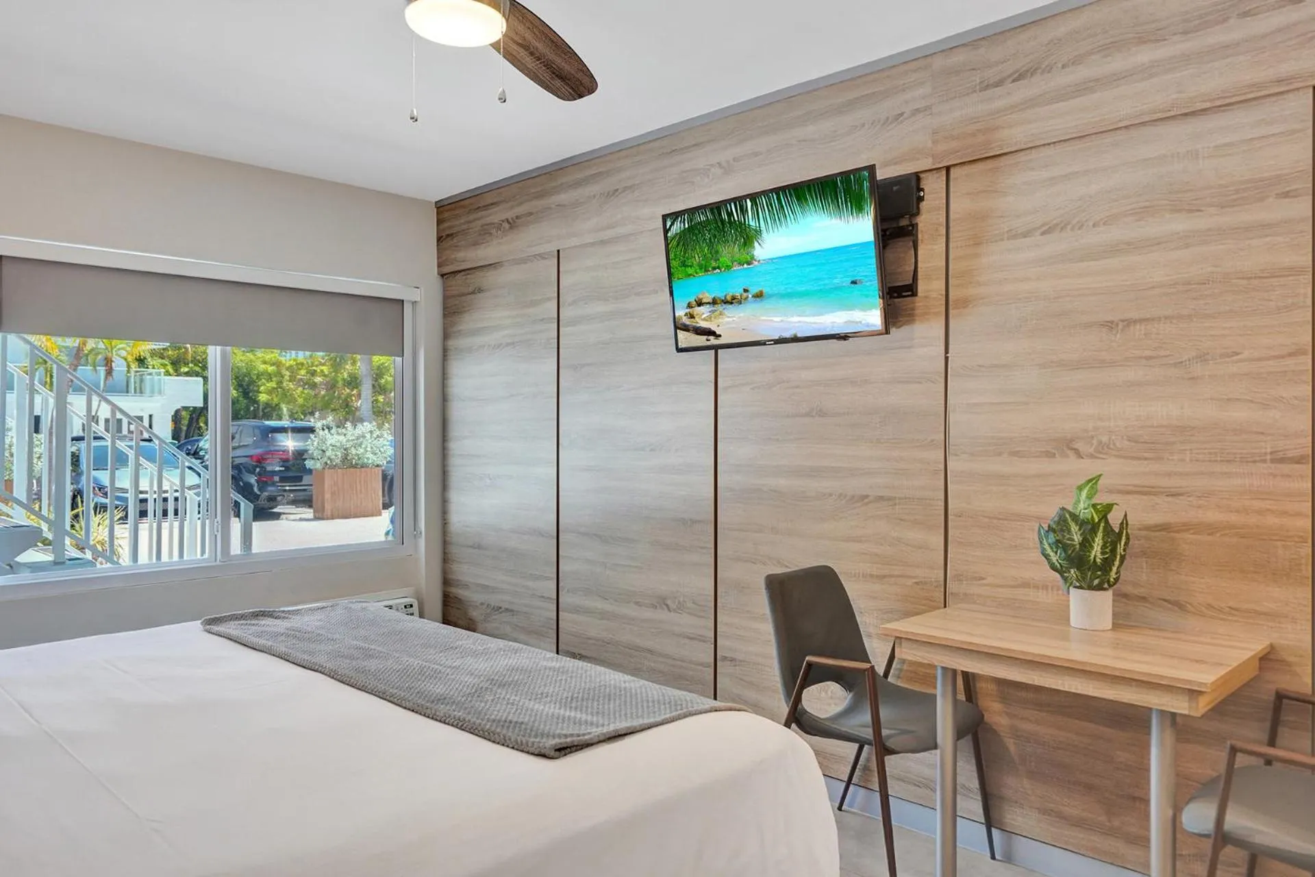 Accessible King in Royal Beach Palace