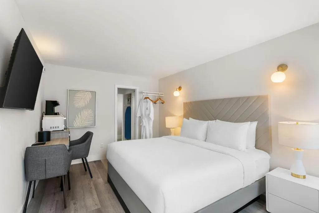 TV and multimedia, Bed in The Garden Hotel & Resort