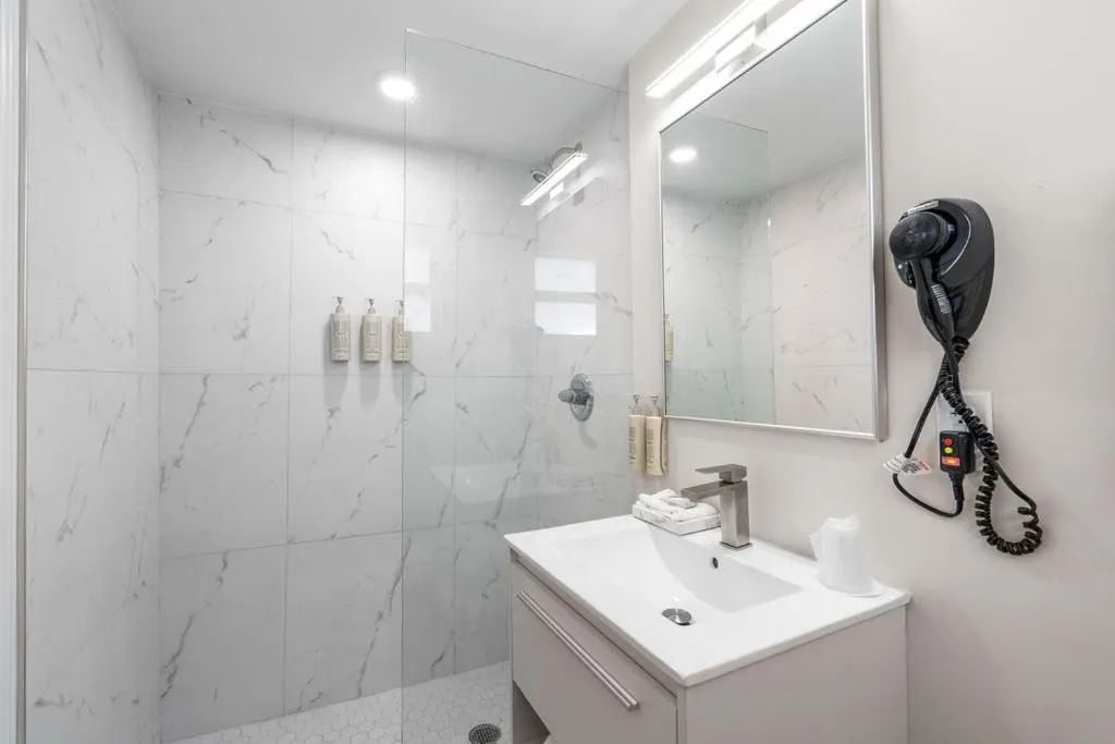 Shower in The Garden Hotel & Resort