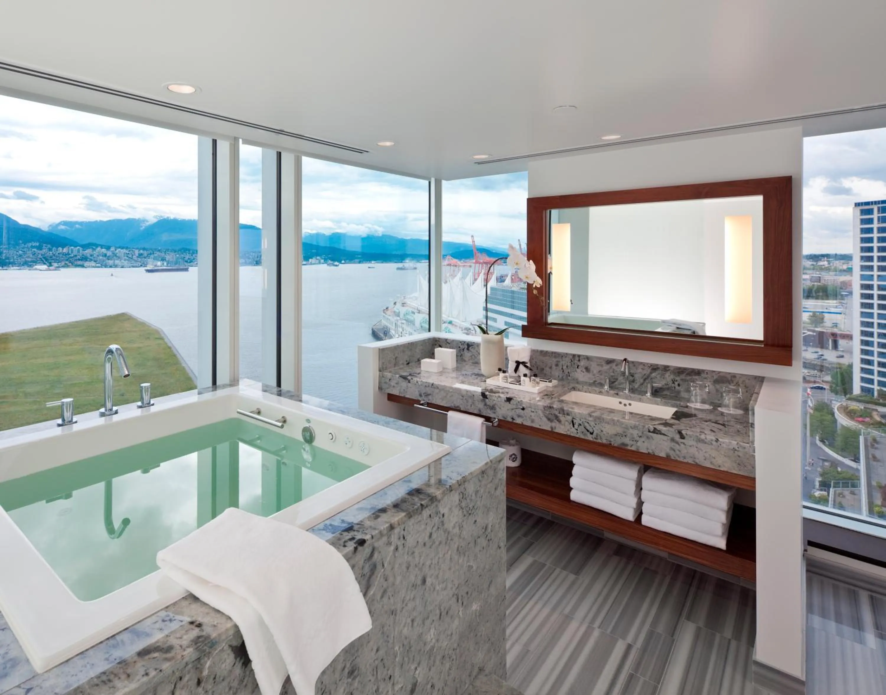 Bathroom in Fairmont Pacific Rim