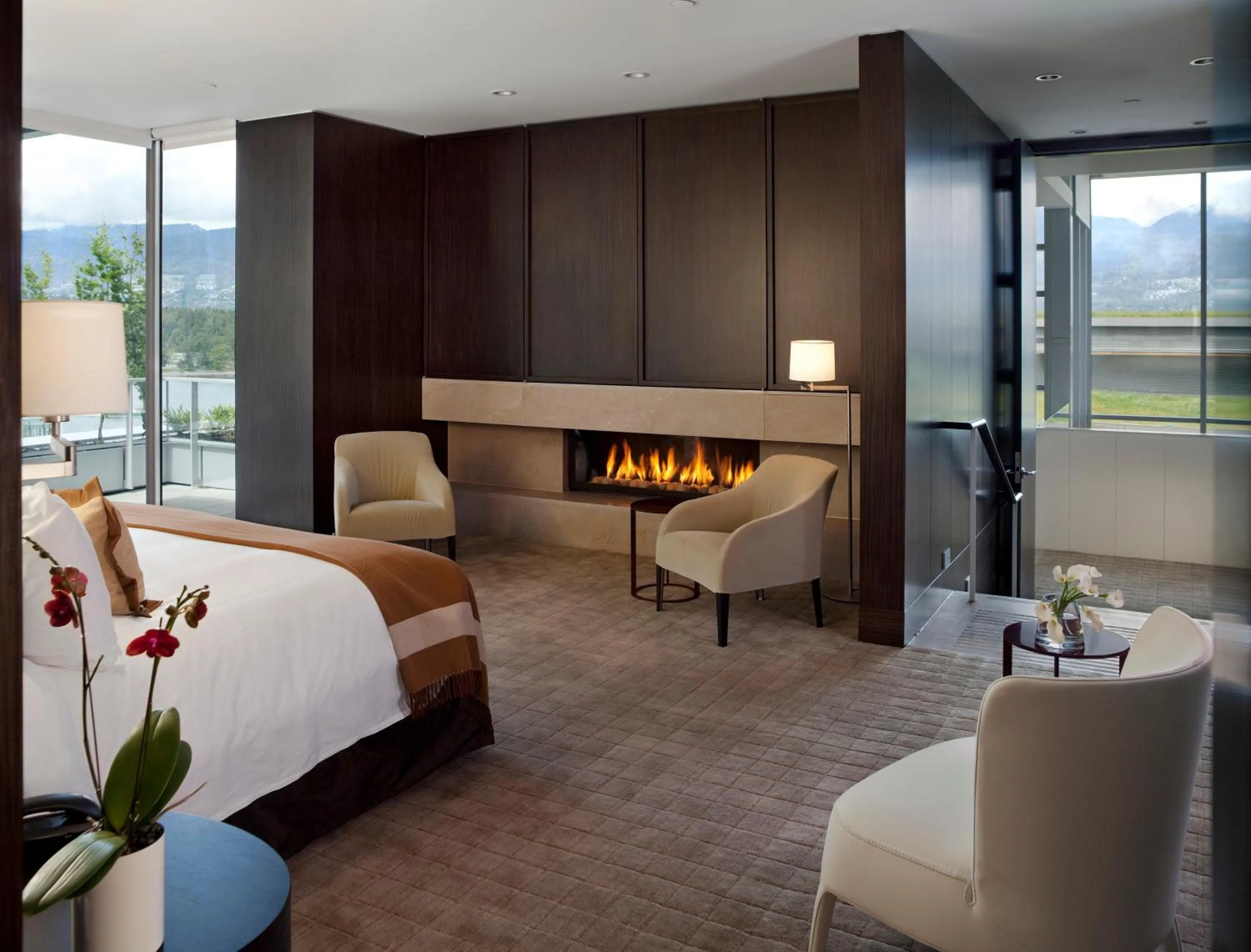 Bedroom, Bed in Fairmont Pacific Rim