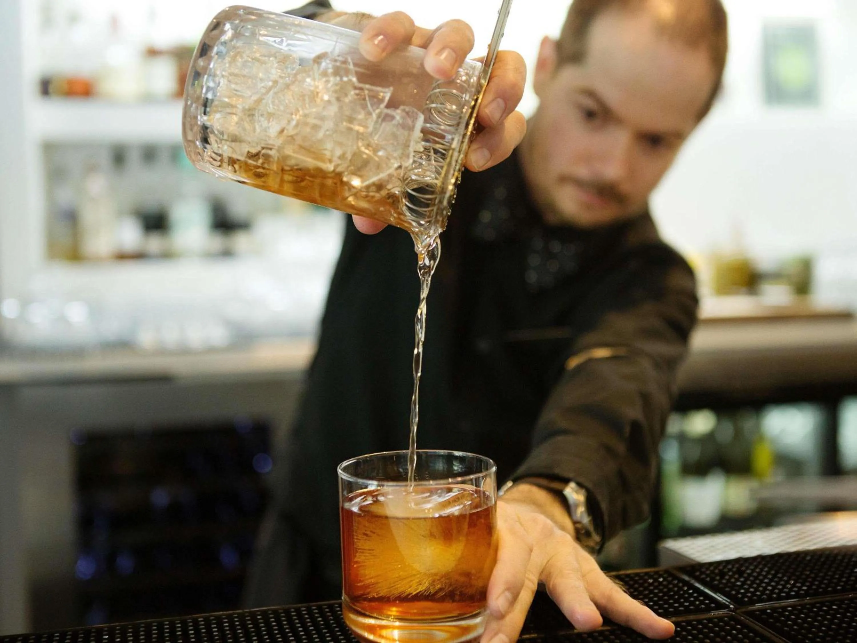 Lounge or bar in Fairmont Pacific Rim
