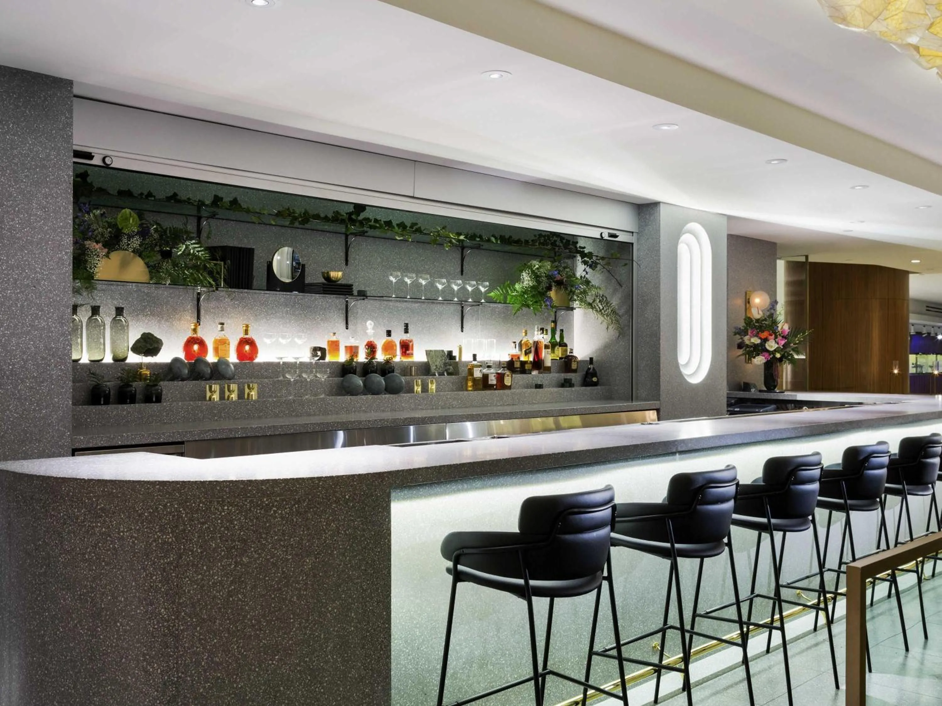 Lounge or bar in Fairmont Pacific Rim
