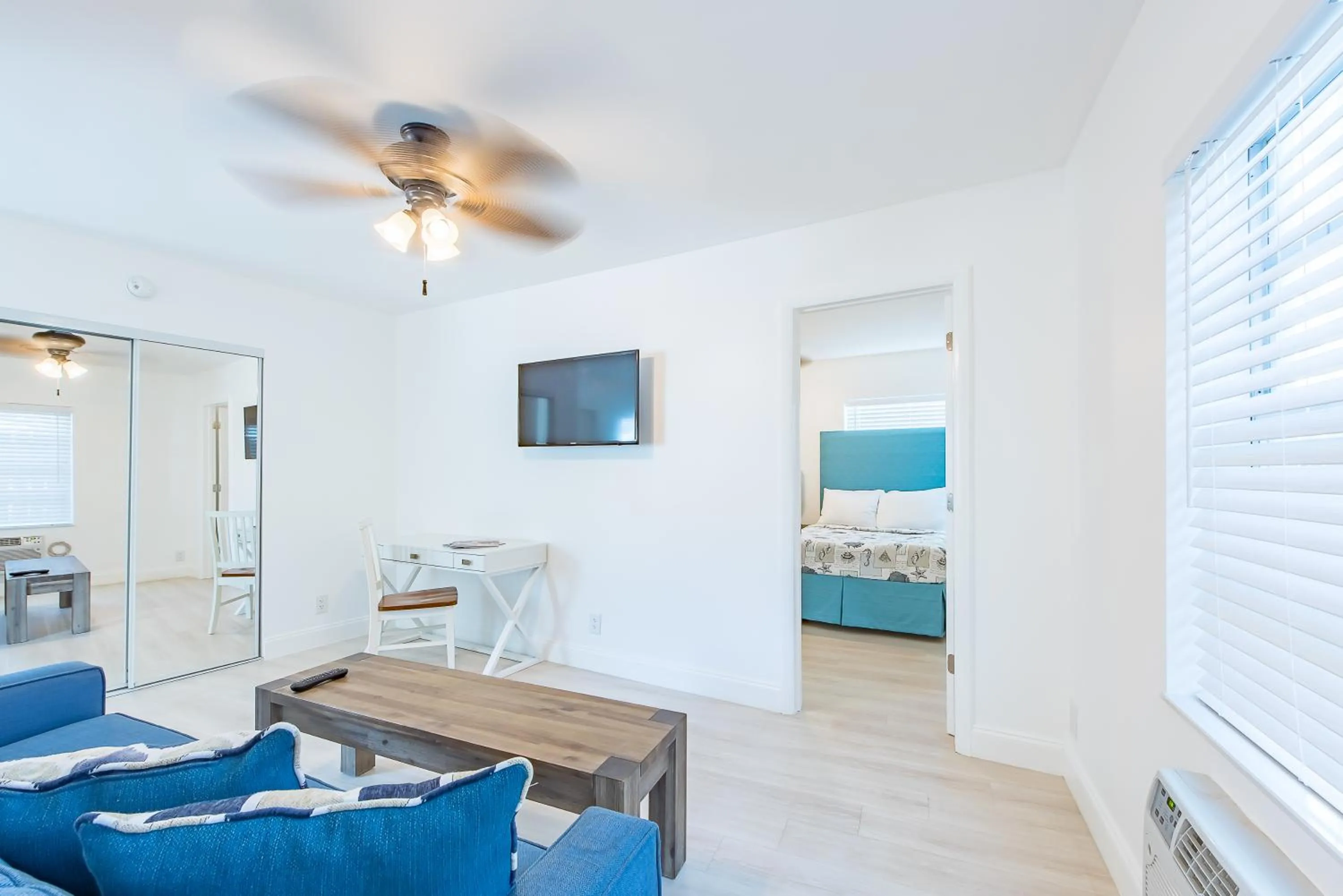 Bed in Sea Beach Plaza