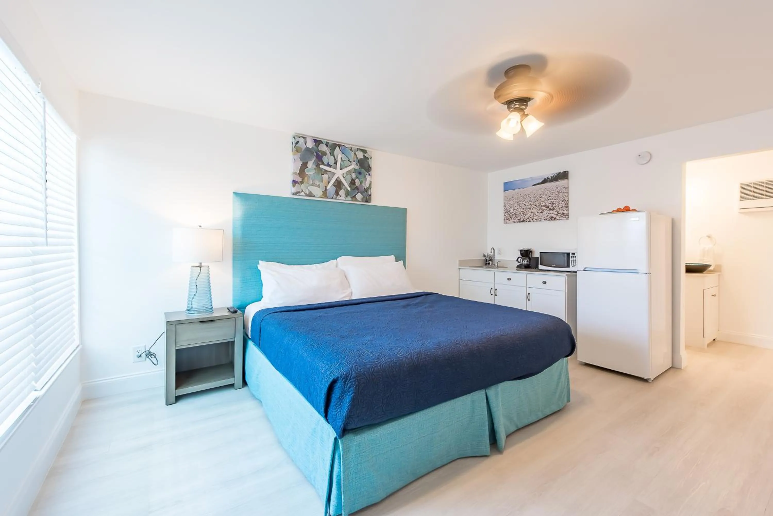 Bed in Sea Beach Plaza