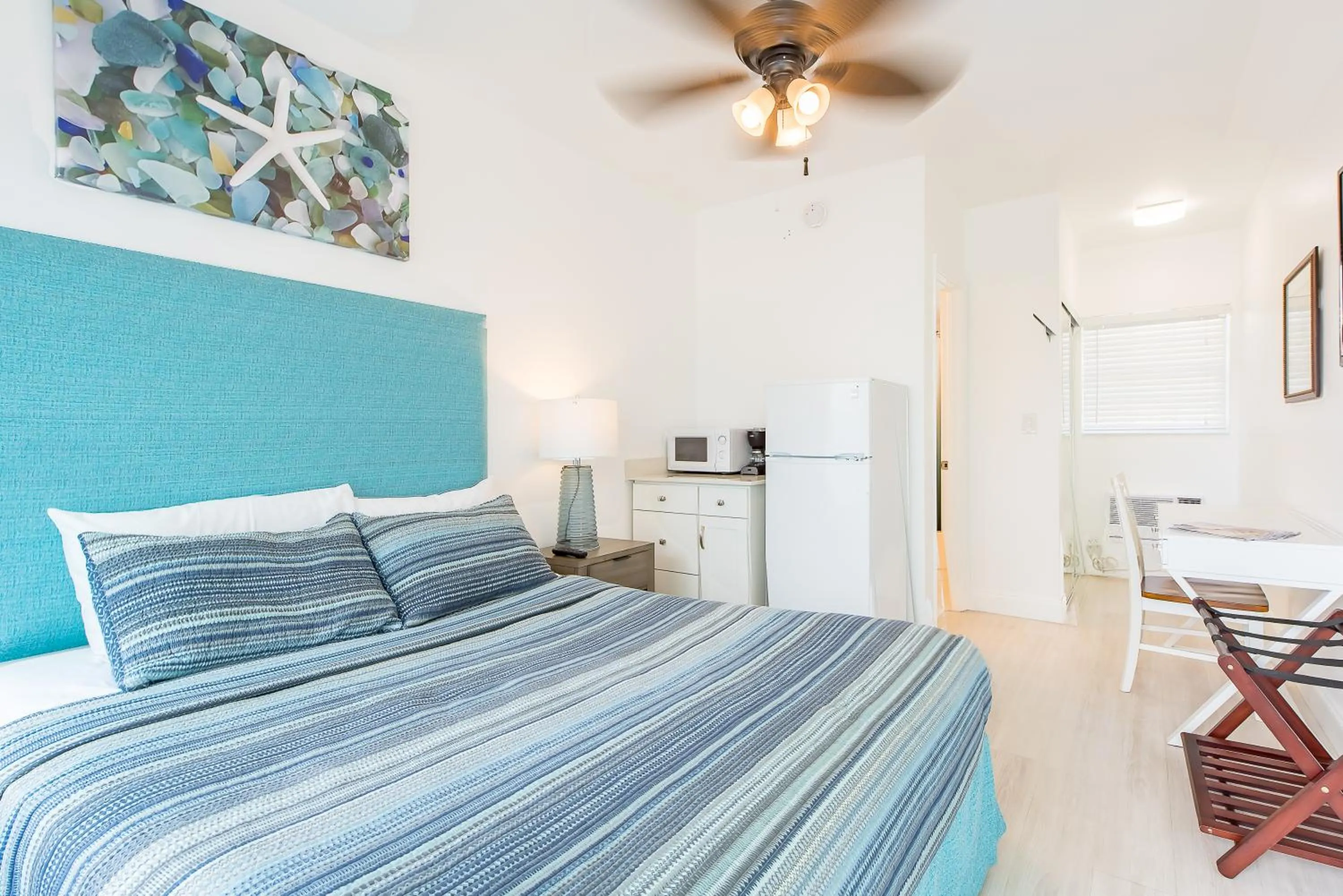 Bed in Sea Beach Plaza