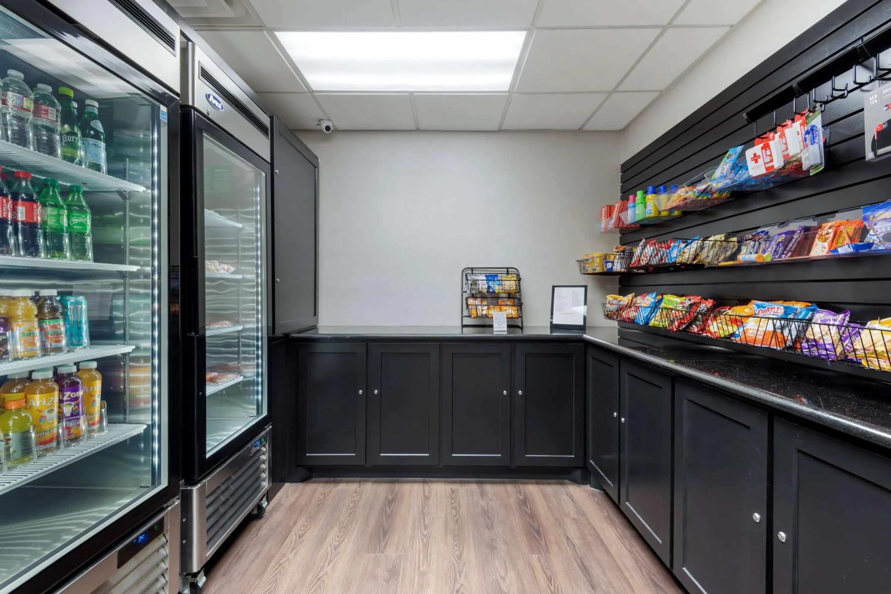 Property building in Best Western Plus Arlington North Hotel & Suites