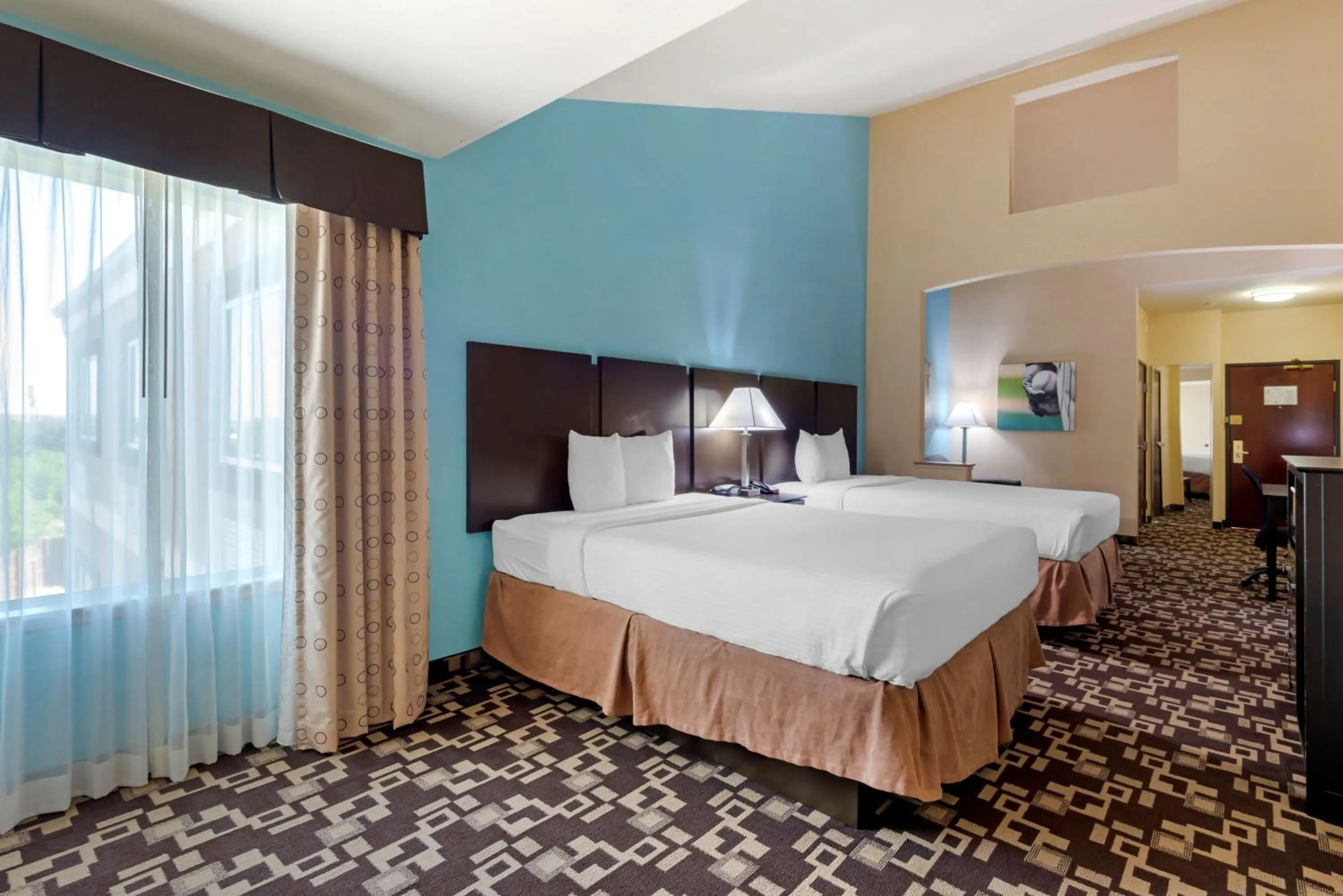 Bedroom, Bed in Best Western Plus Arlington North Hotel & Suites